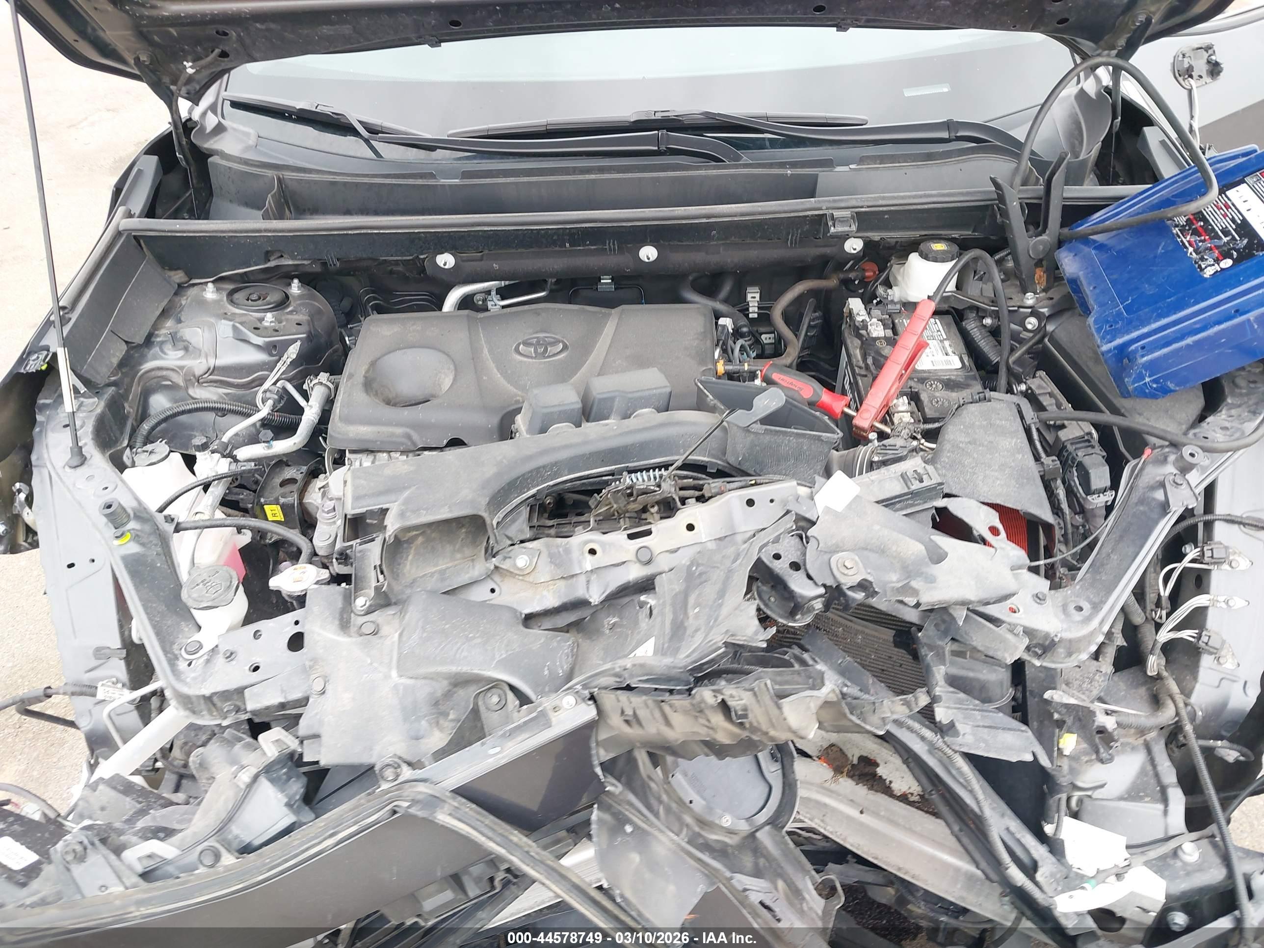 TOYOTA RAV4 image 10