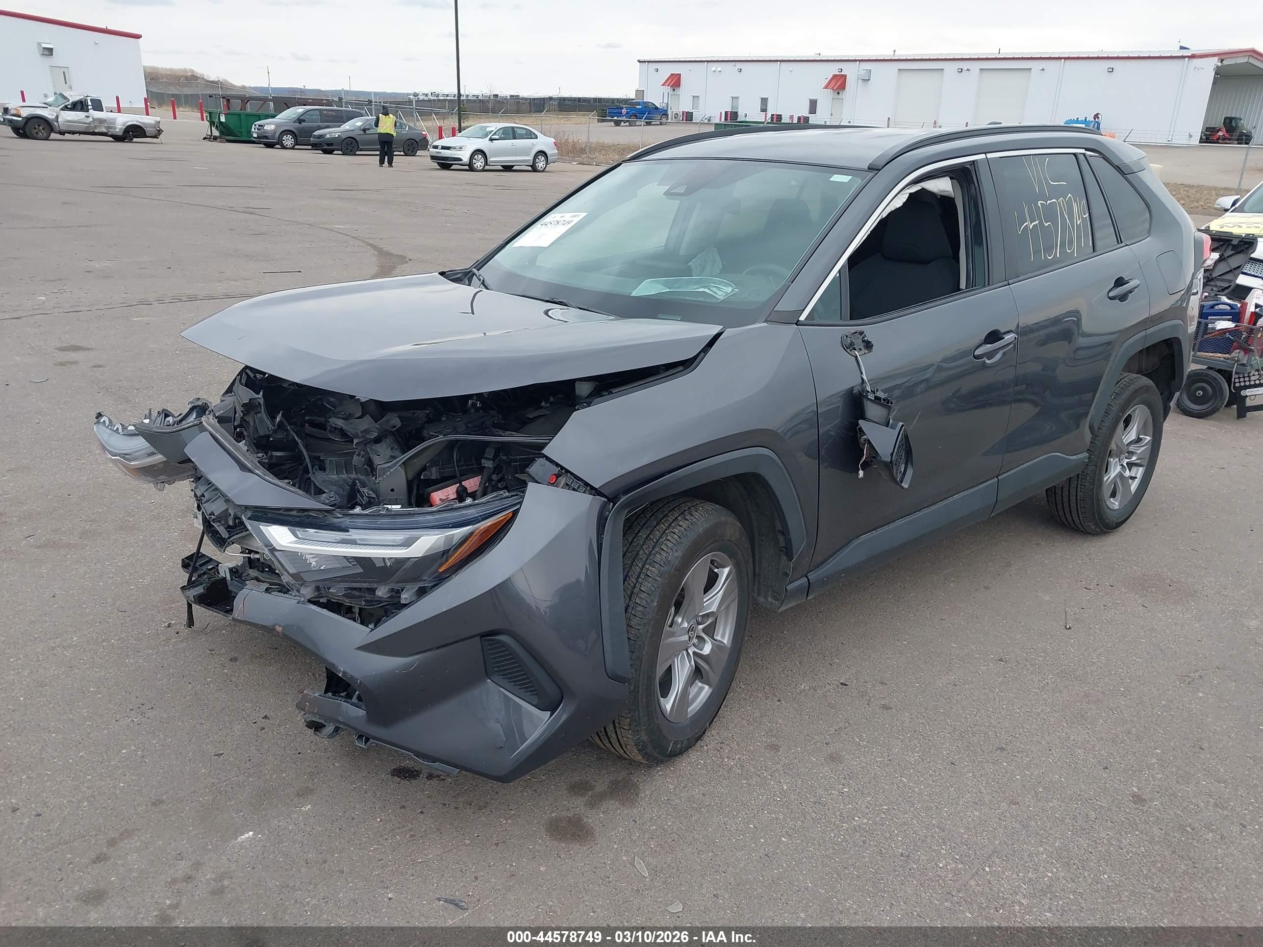 TOYOTA RAV4 image 2