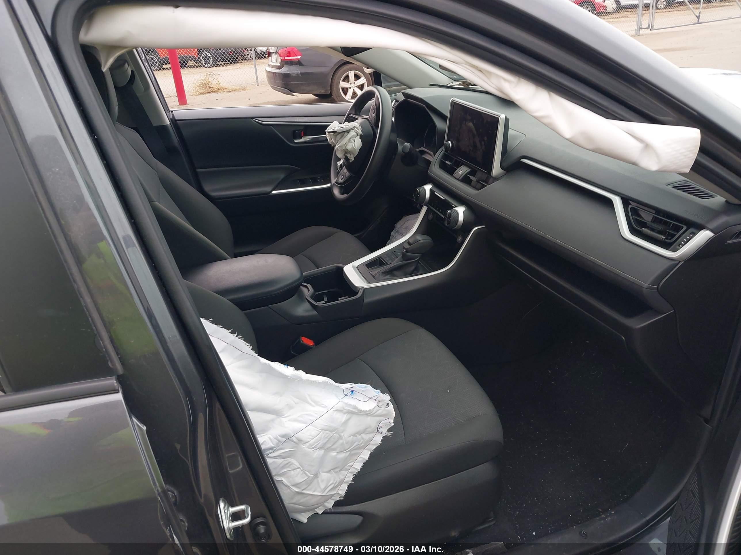 TOYOTA RAV4 image 5