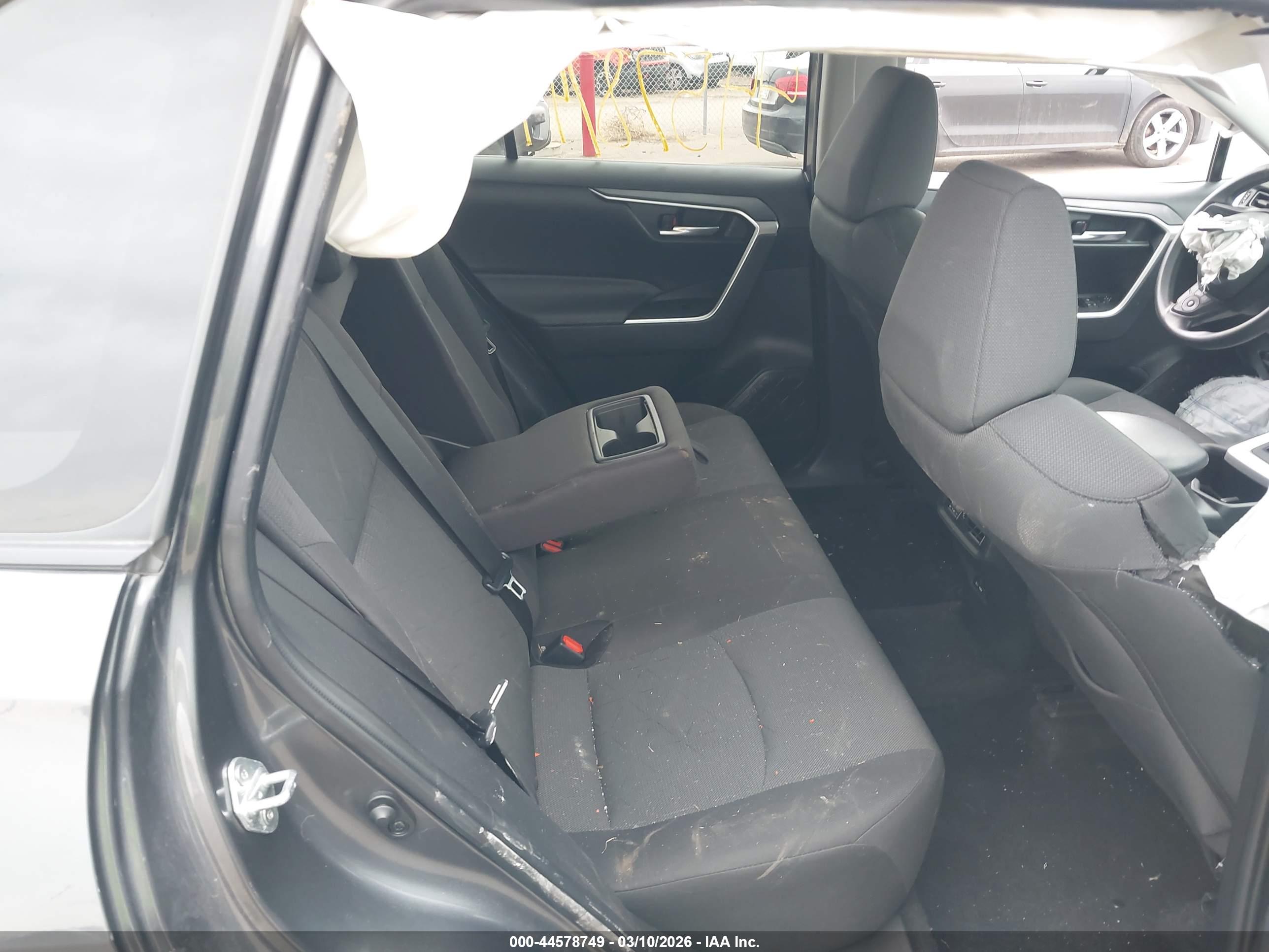 TOYOTA RAV4 image 8