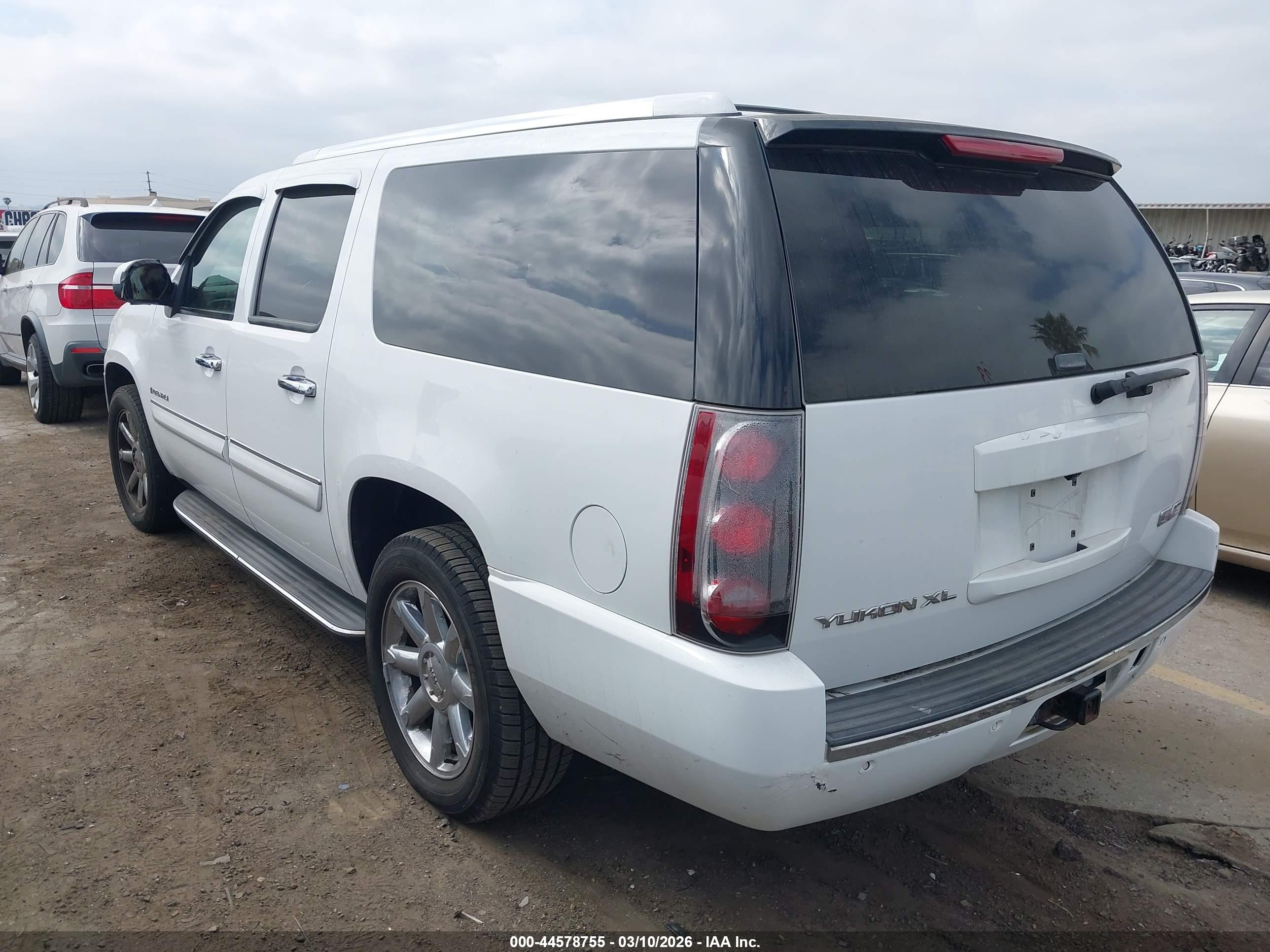 GMC YUKON image 3