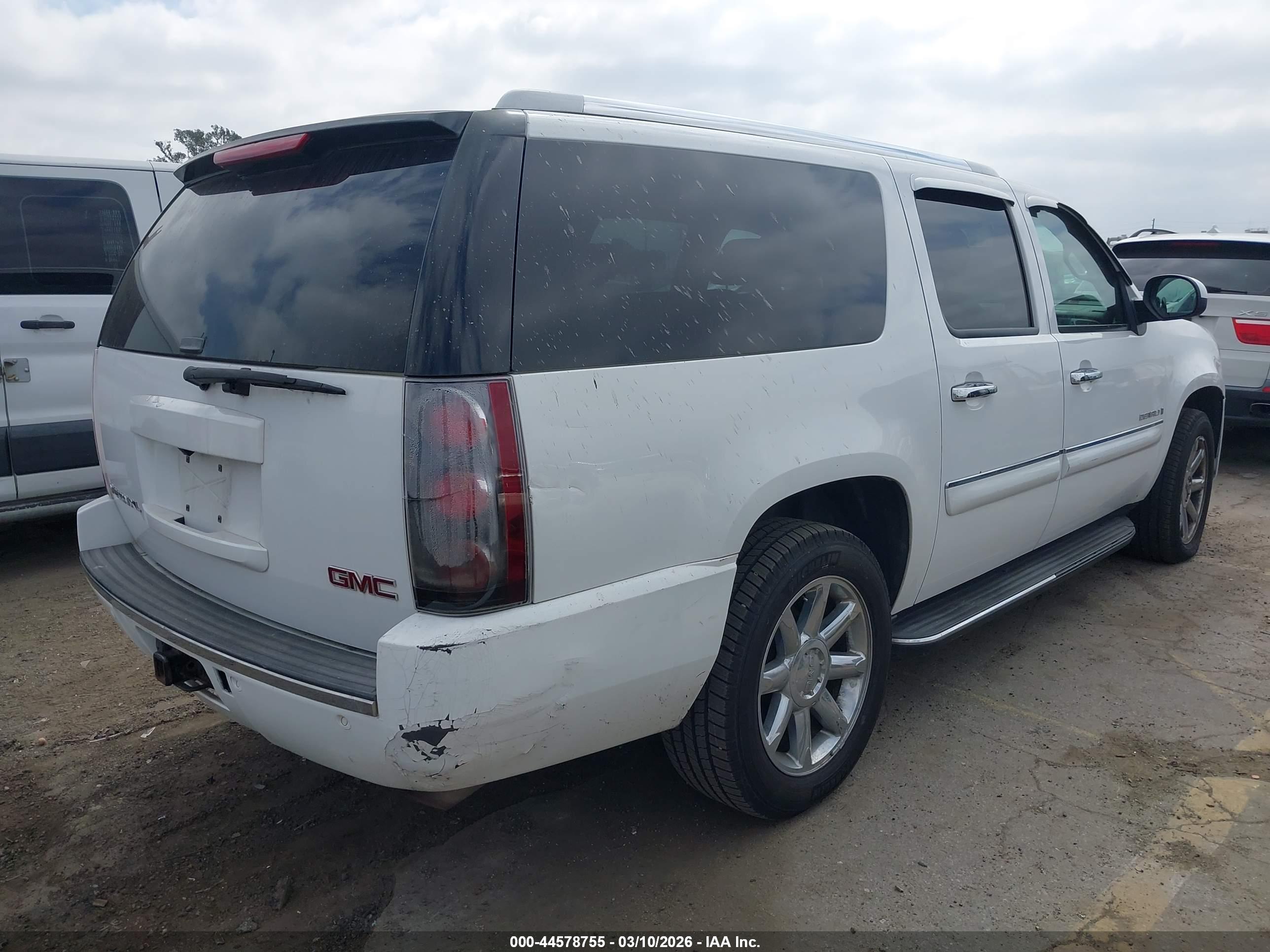 GMC YUKON image 4