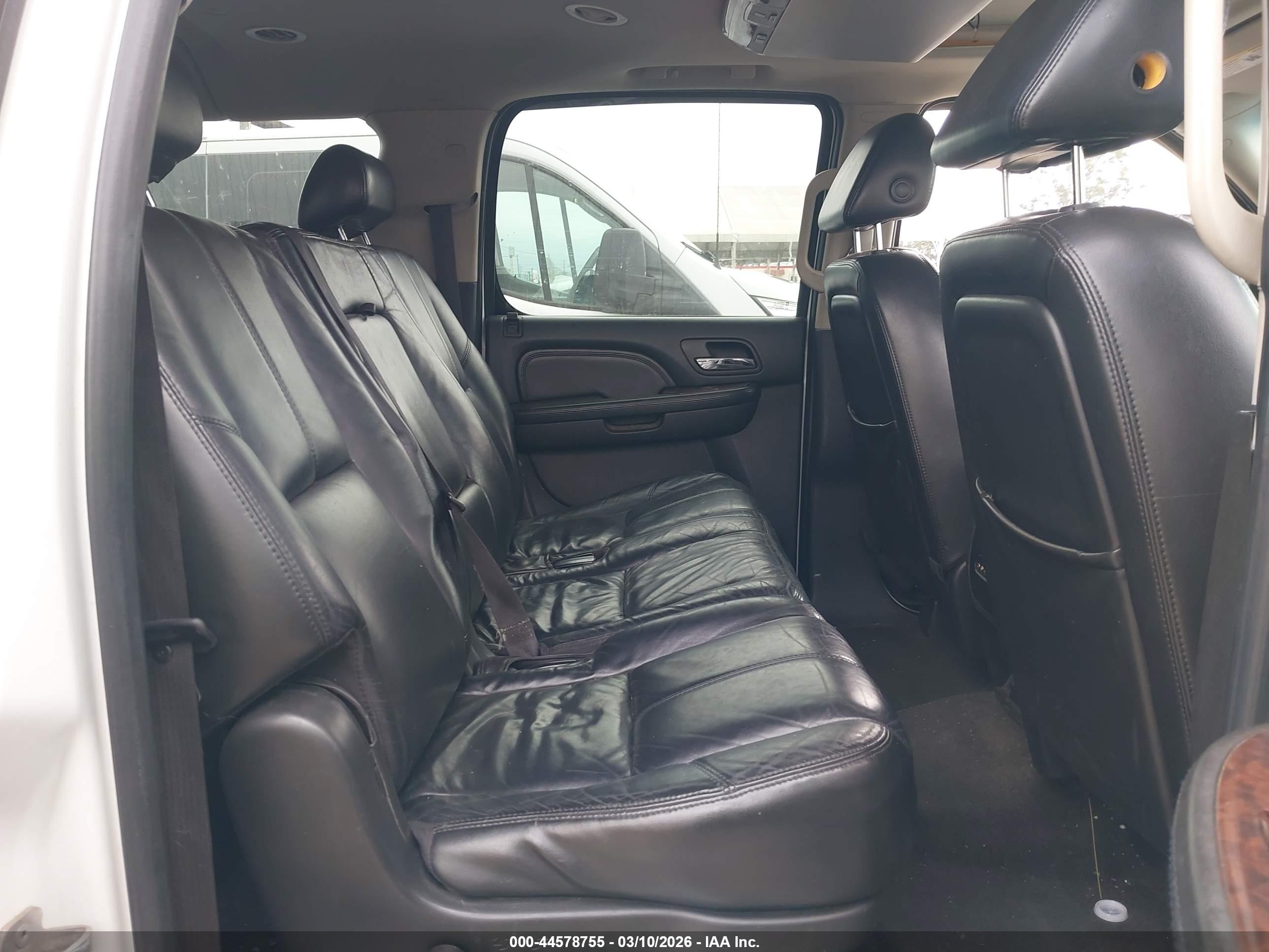 GMC YUKON image 8