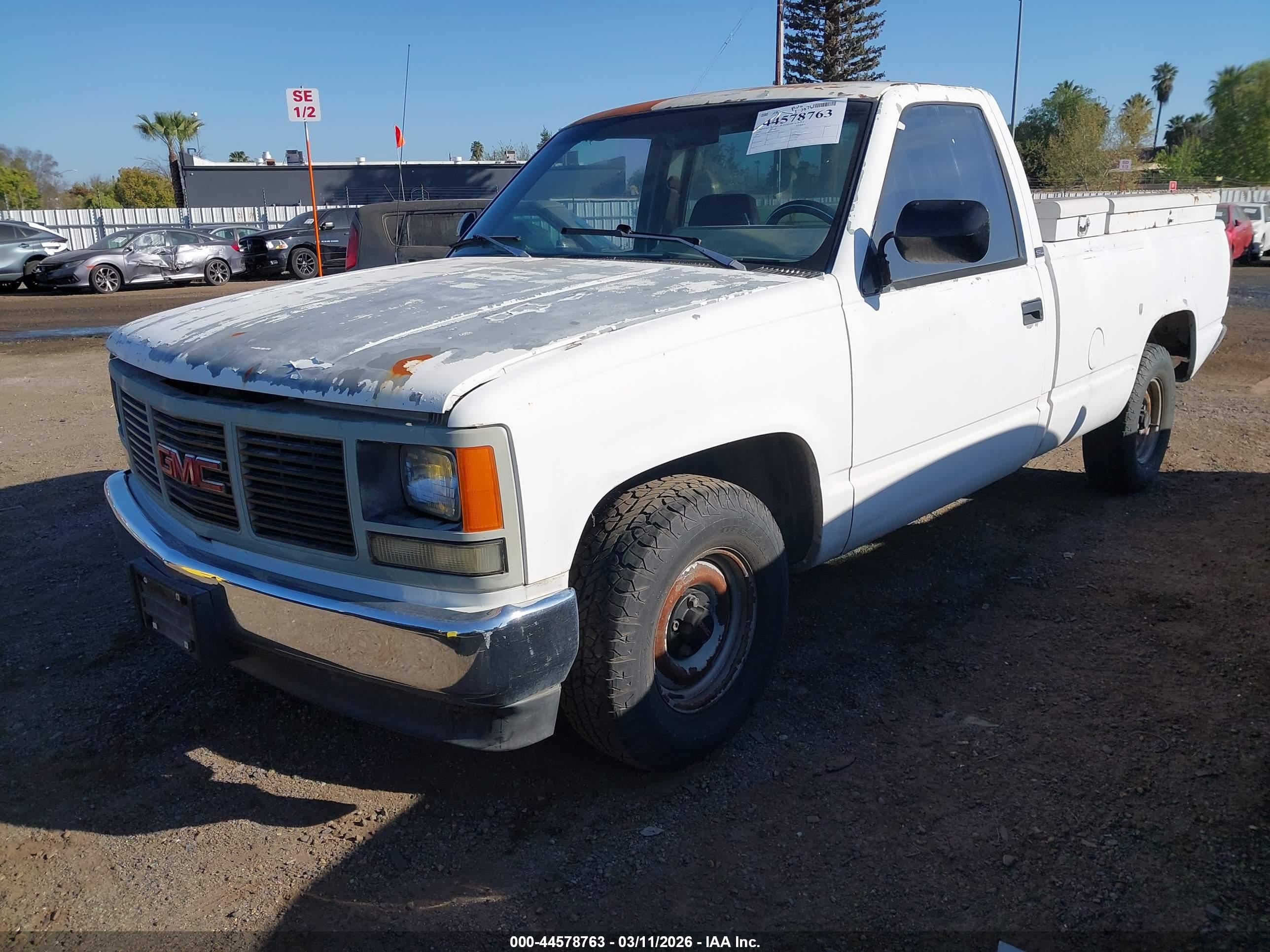 GMC SIERRA image 2