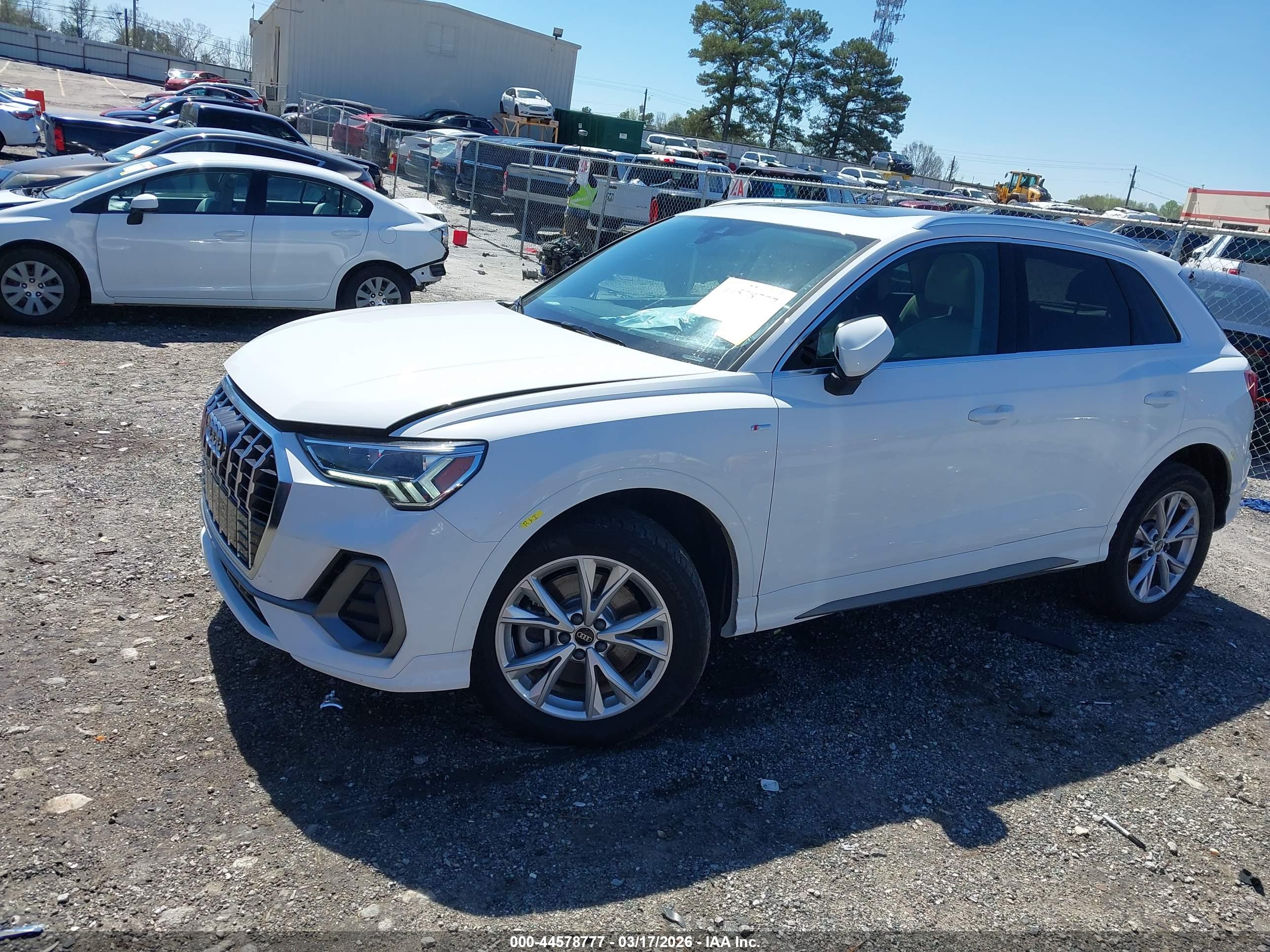 AUDI Q3 image 2