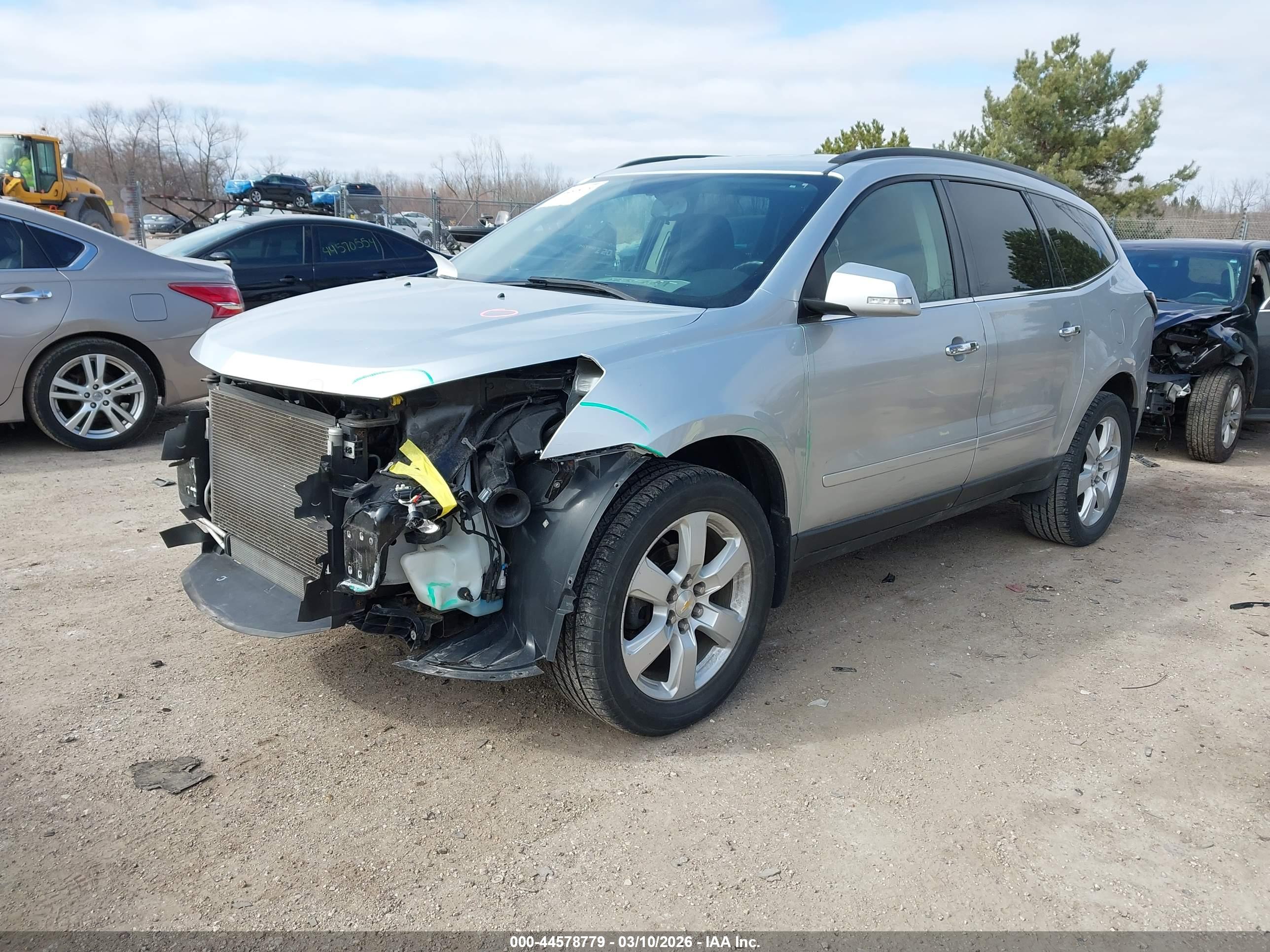 CHEVROLET TRAVERSE image 2
