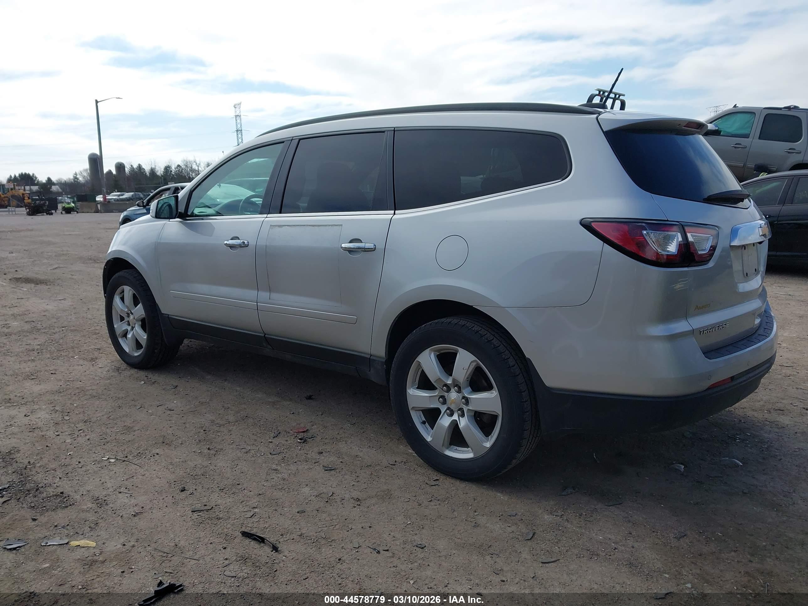 CHEVROLET TRAVERSE image 3