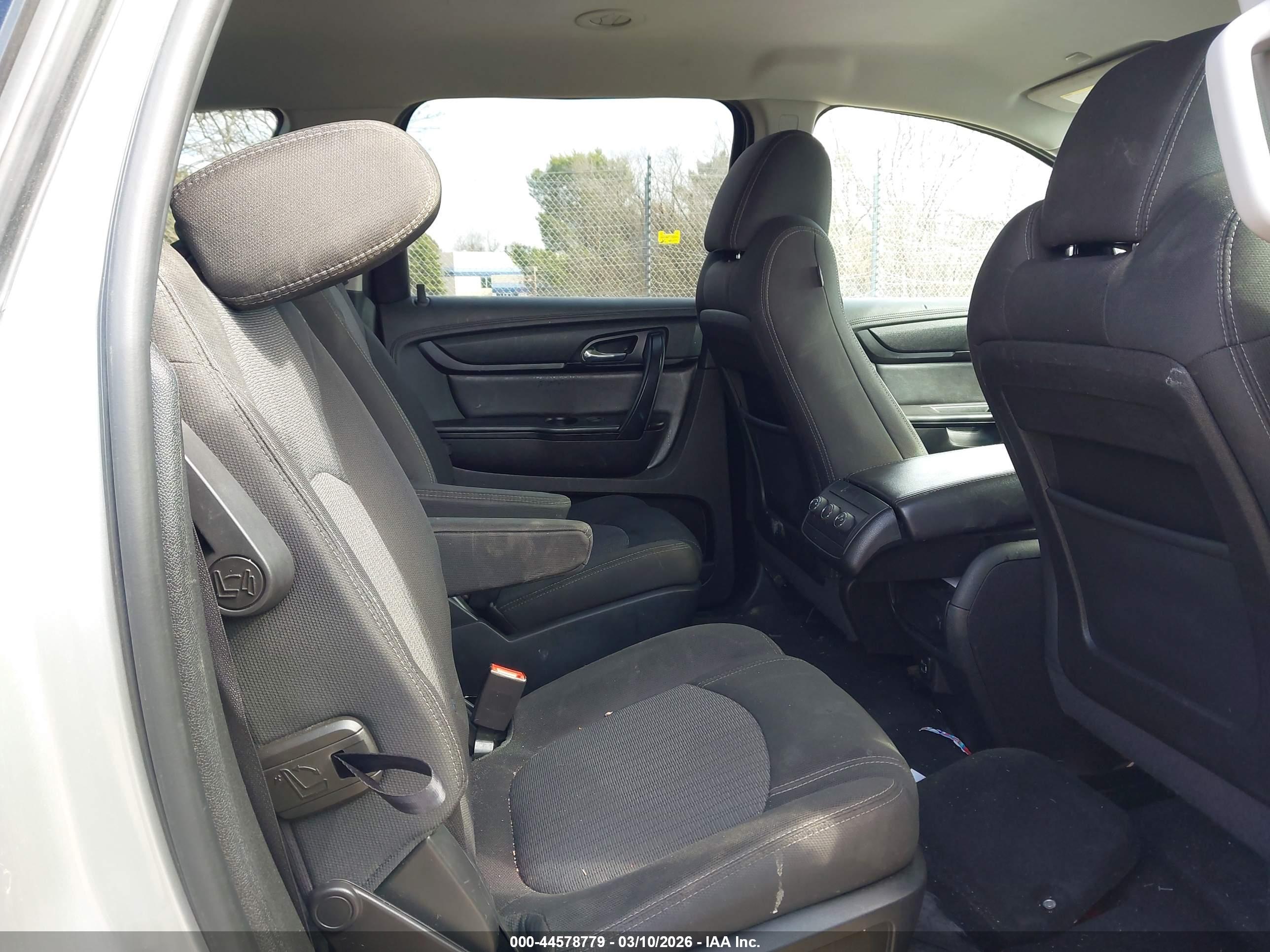 CHEVROLET TRAVERSE image 8