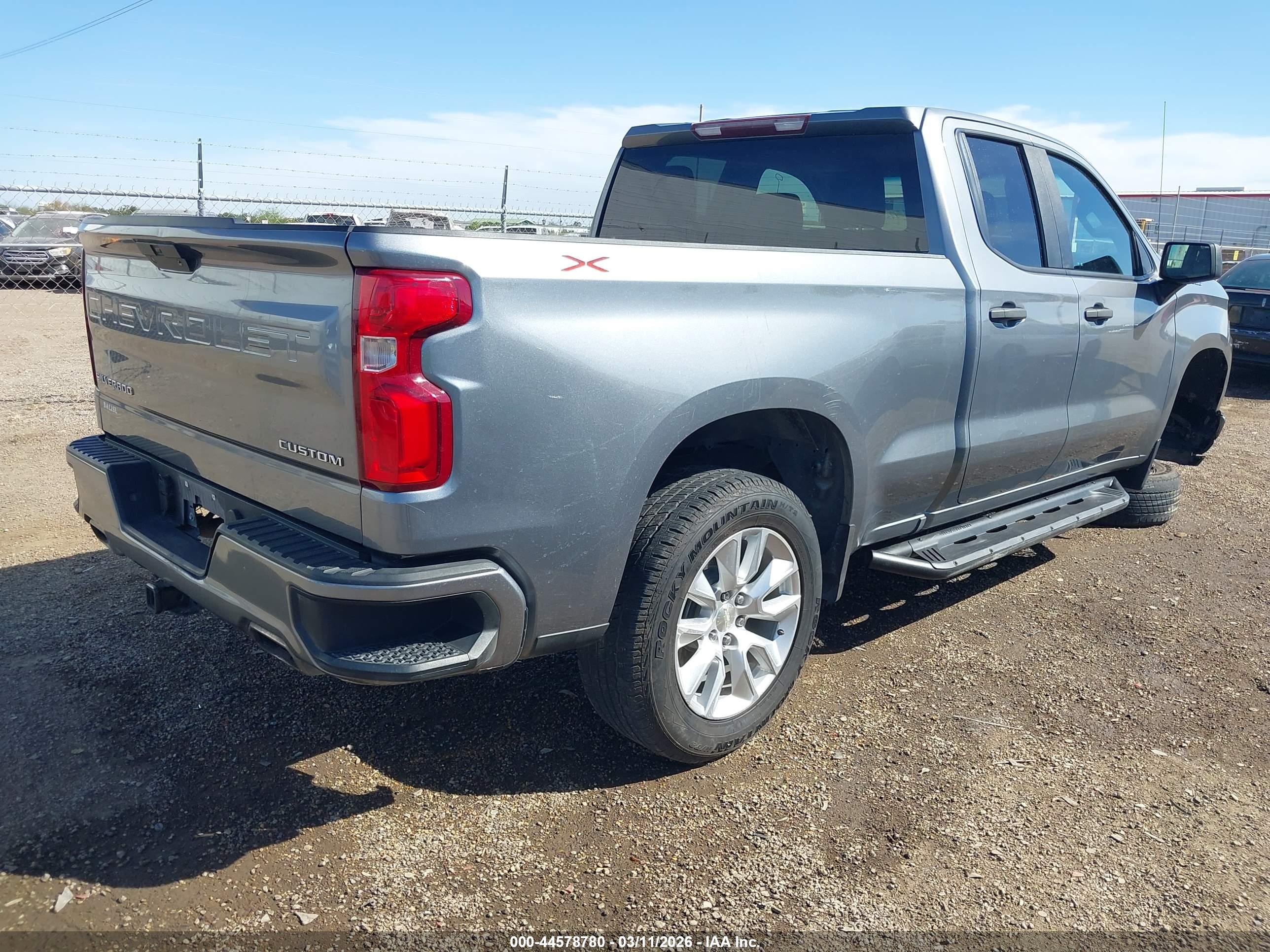 CHEVROLET SILVERADO image 4