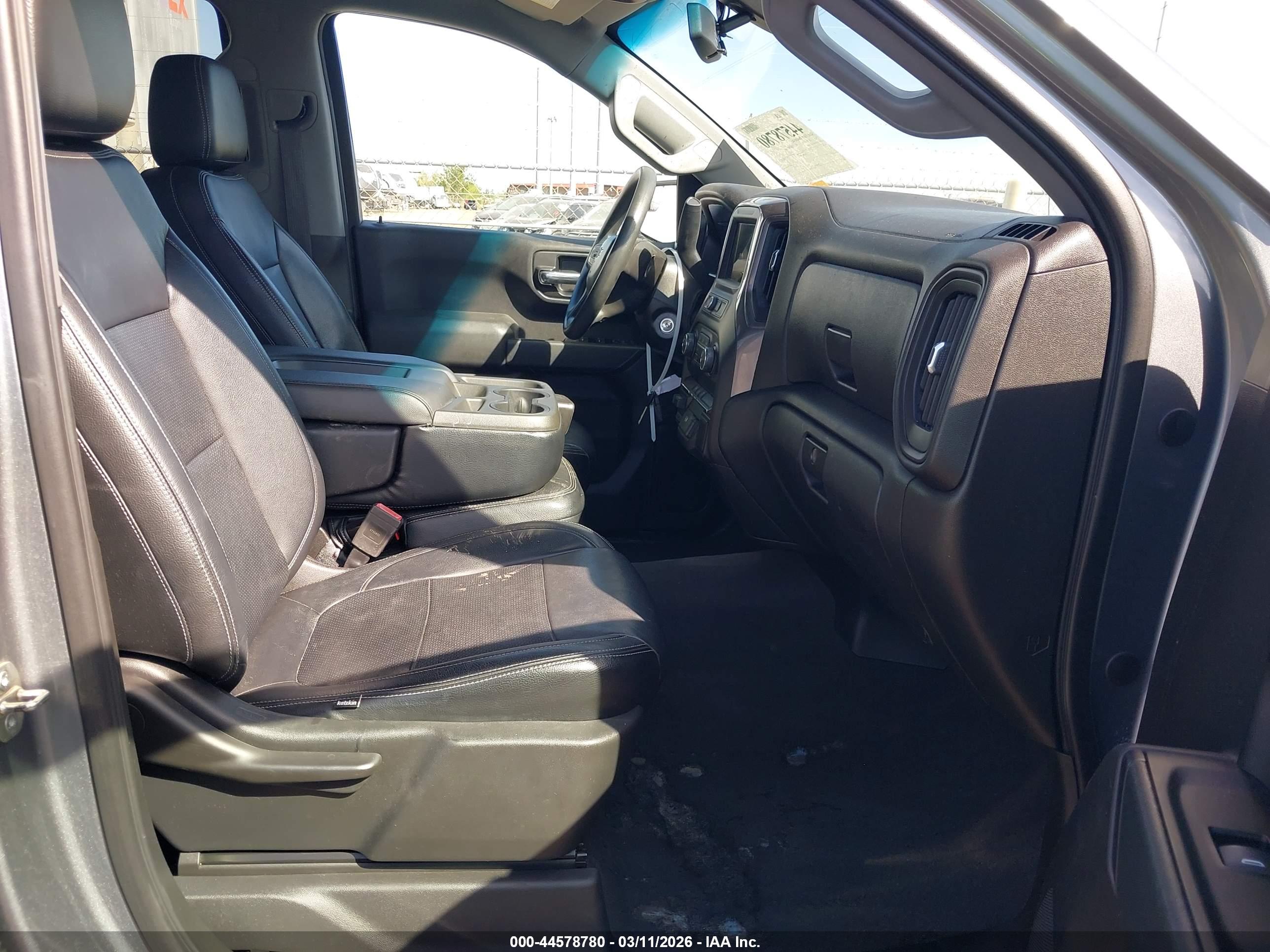 CHEVROLET SILVERADO image 5