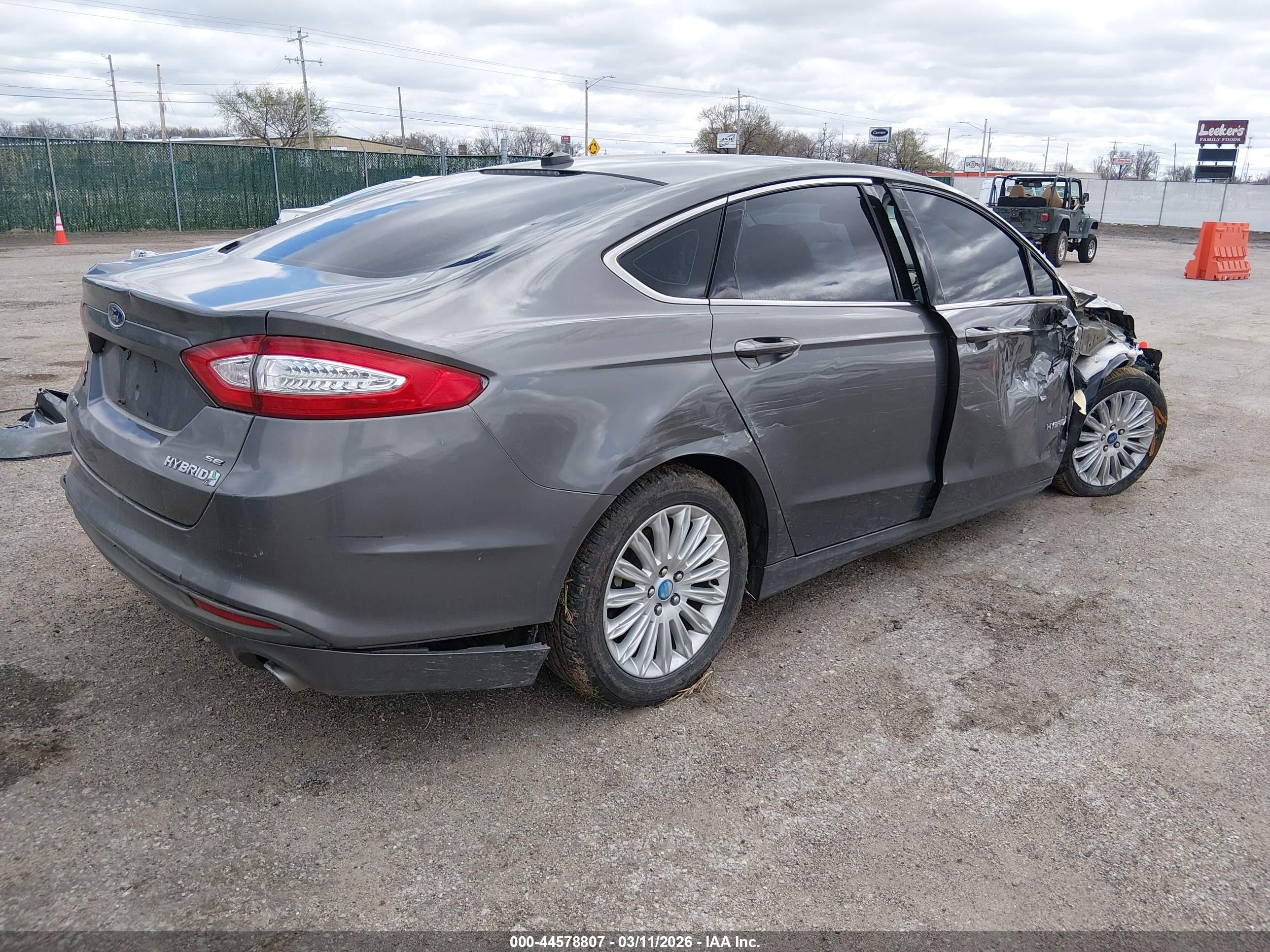 FORD FUSION image 4