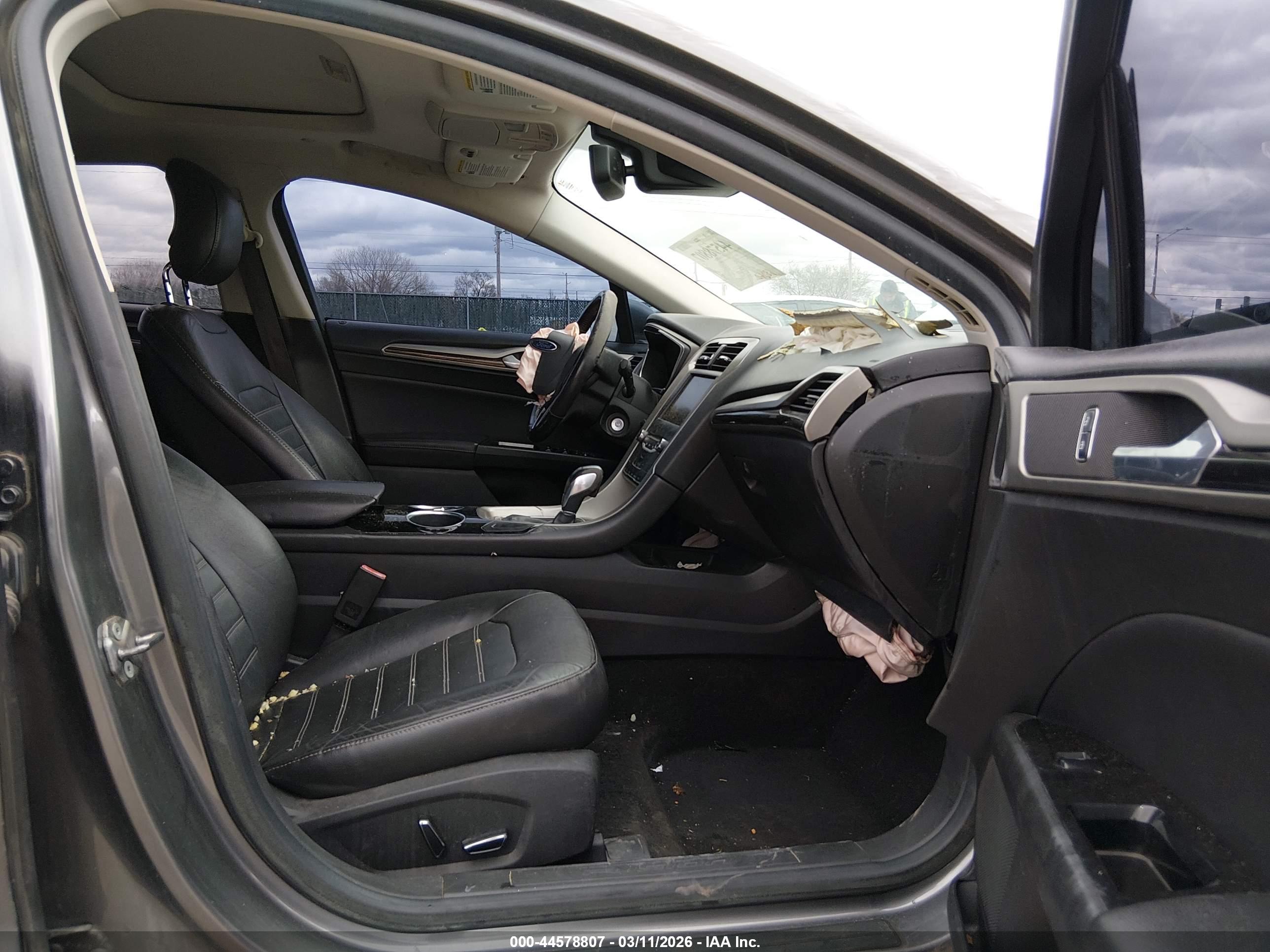 FORD FUSION image 5