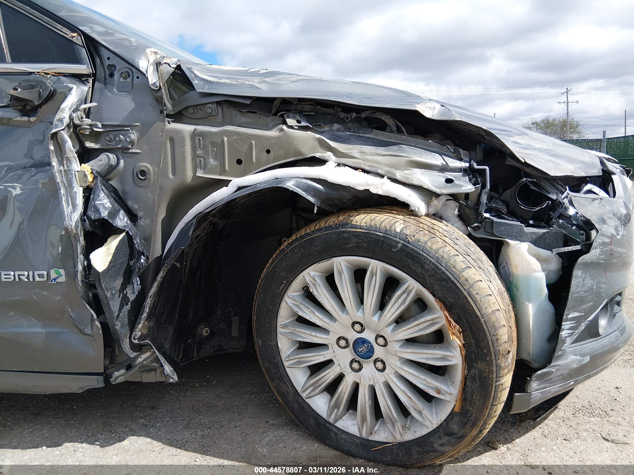 FORD FUSION image 6