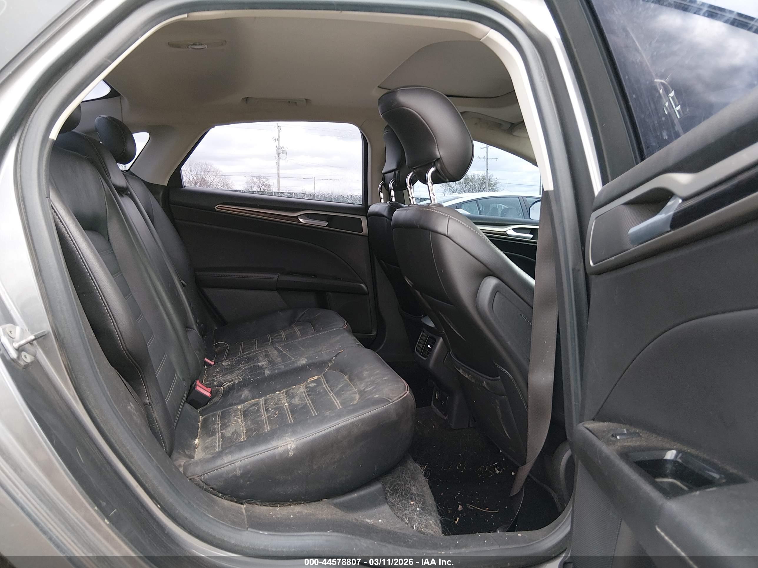 FORD FUSION image 8