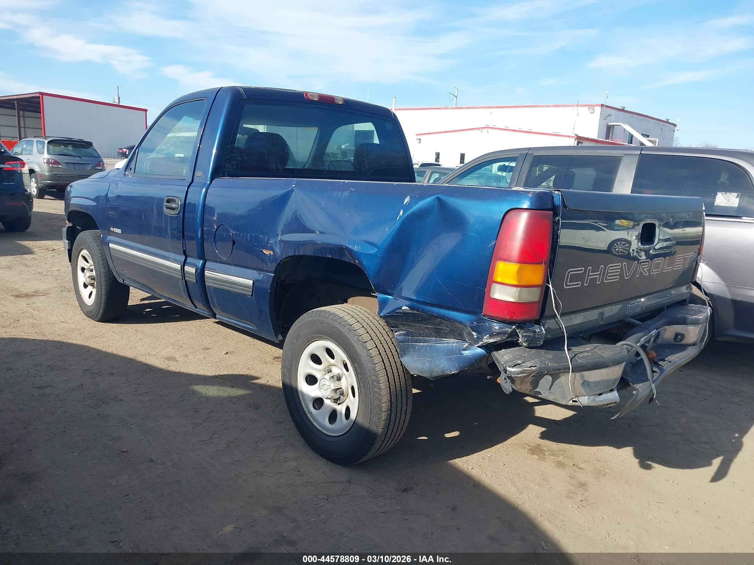 CHEVROLET SILVERADO image 3