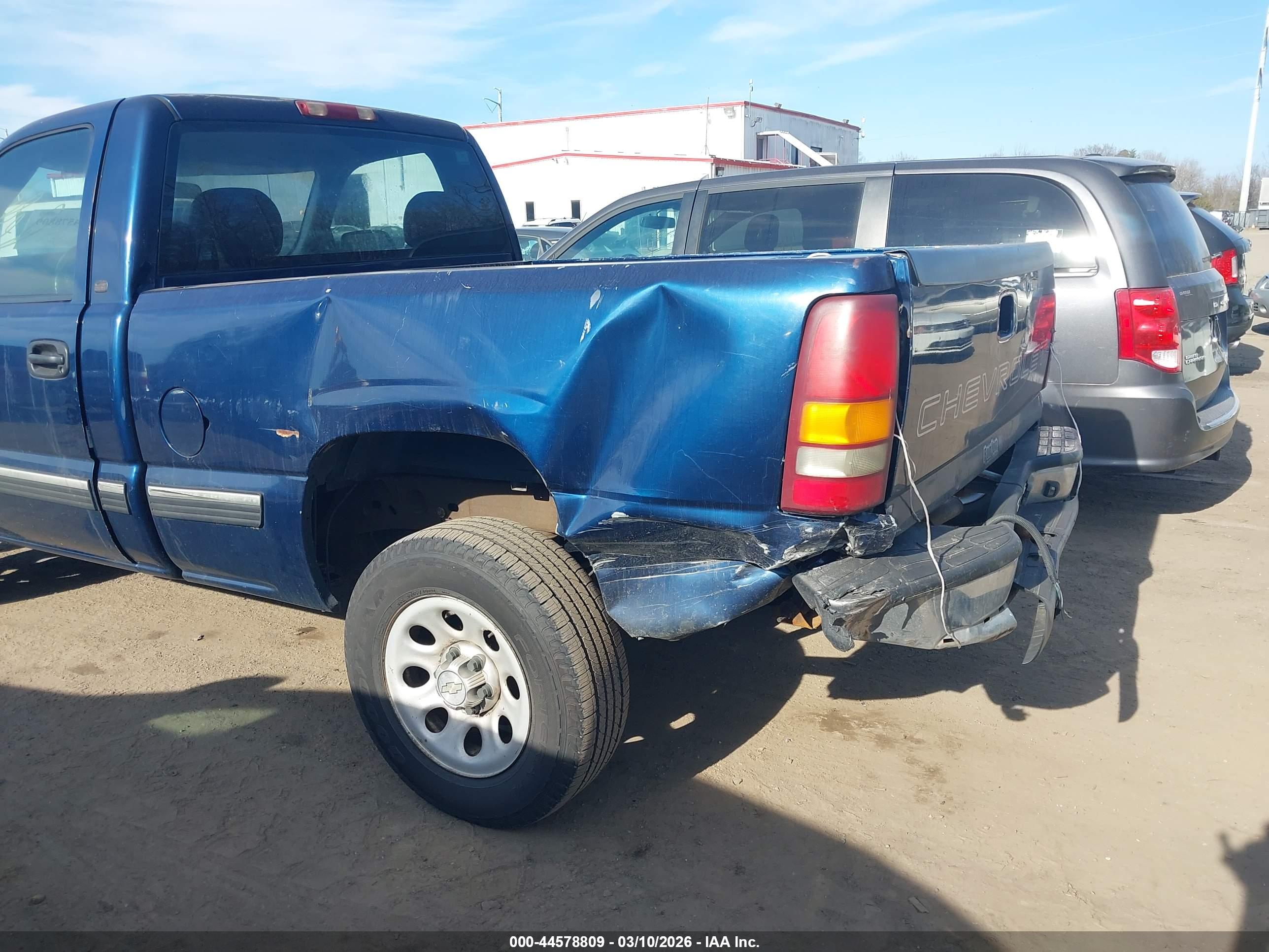 CHEVROLET SILVERADO image 6