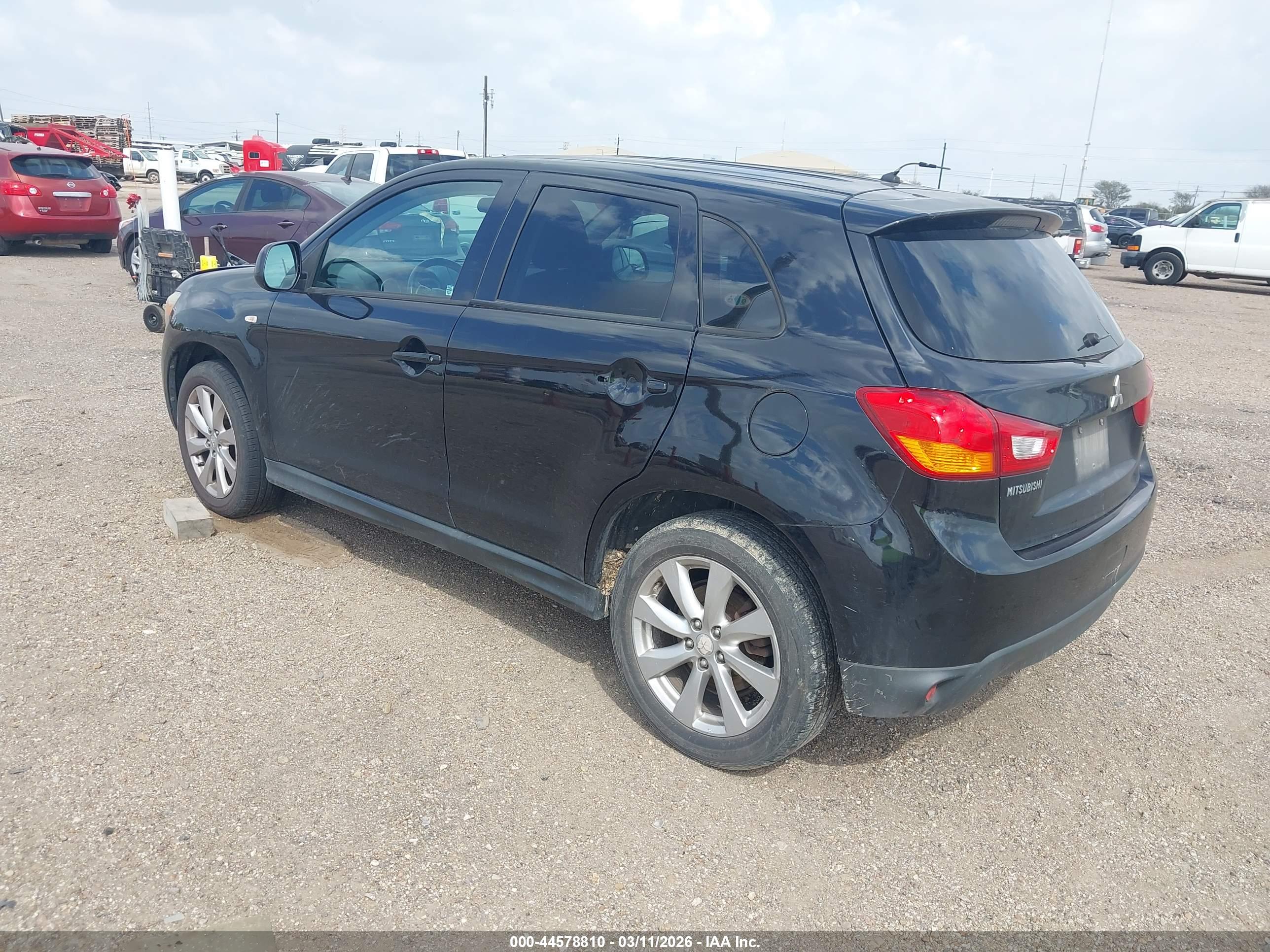 MITSUBISHI OUTLANDER image 3