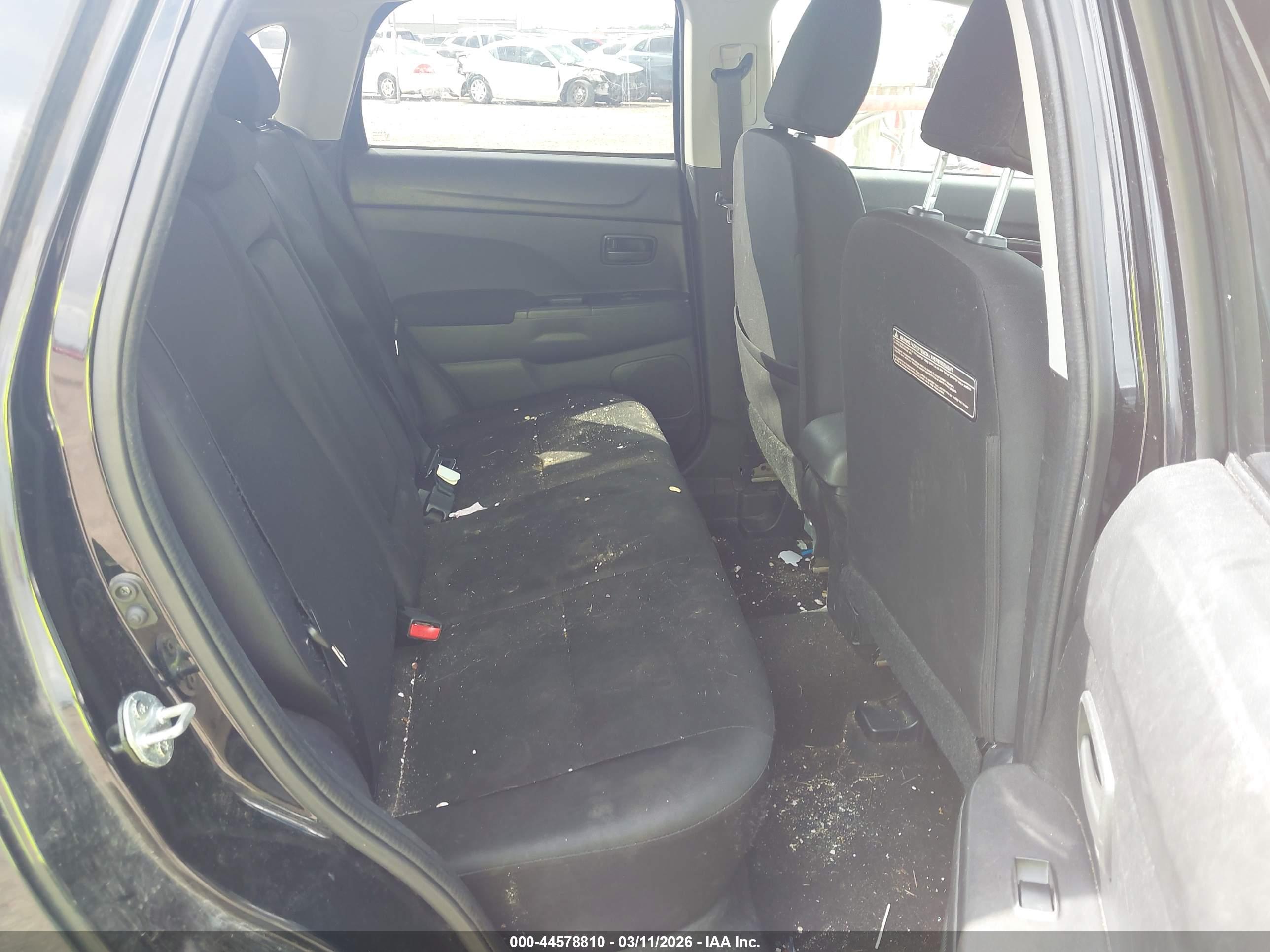 MITSUBISHI OUTLANDER image 8