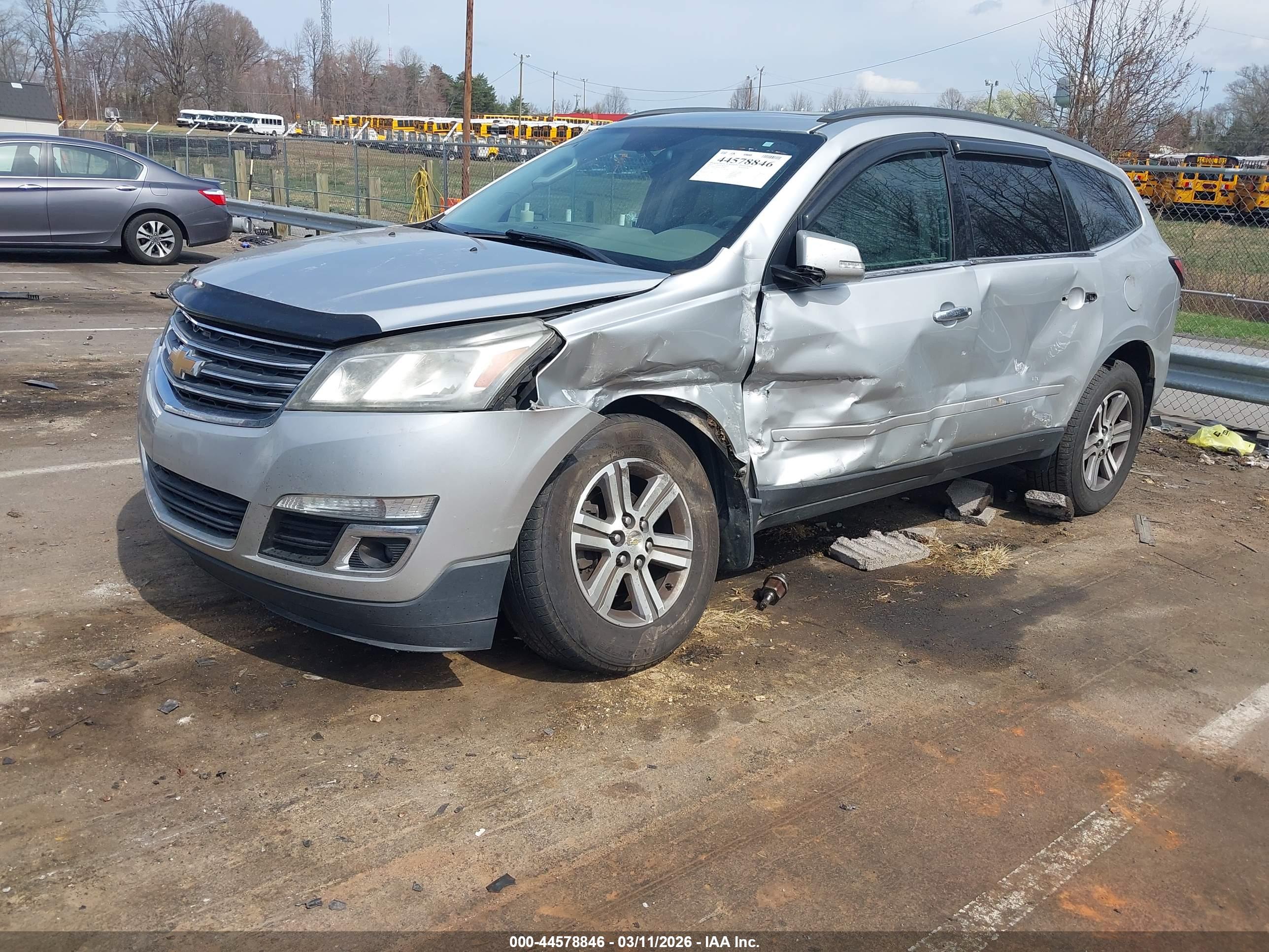 CHEVROLET TRAVERSE image 2