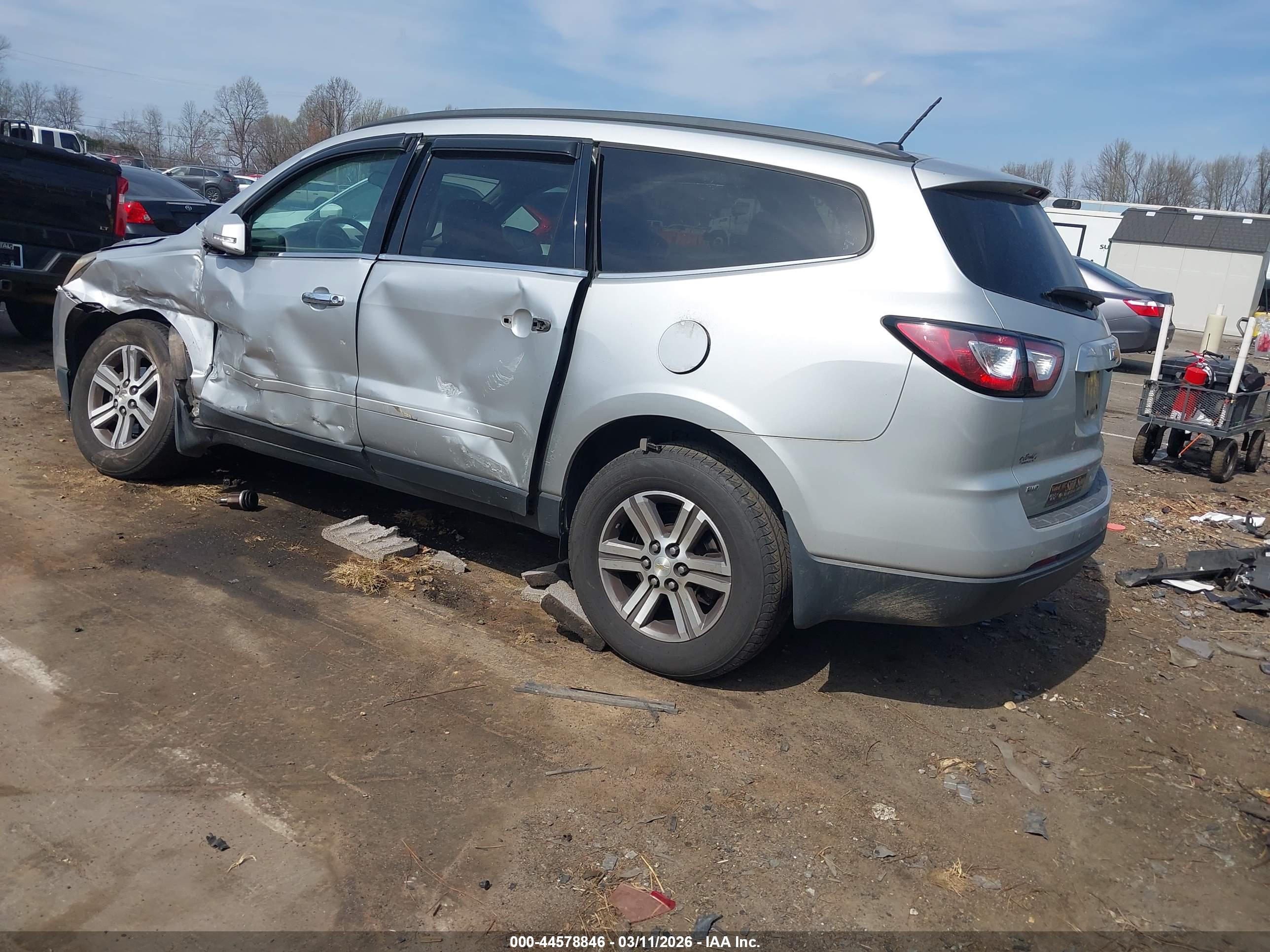 CHEVROLET TRAVERSE image 3