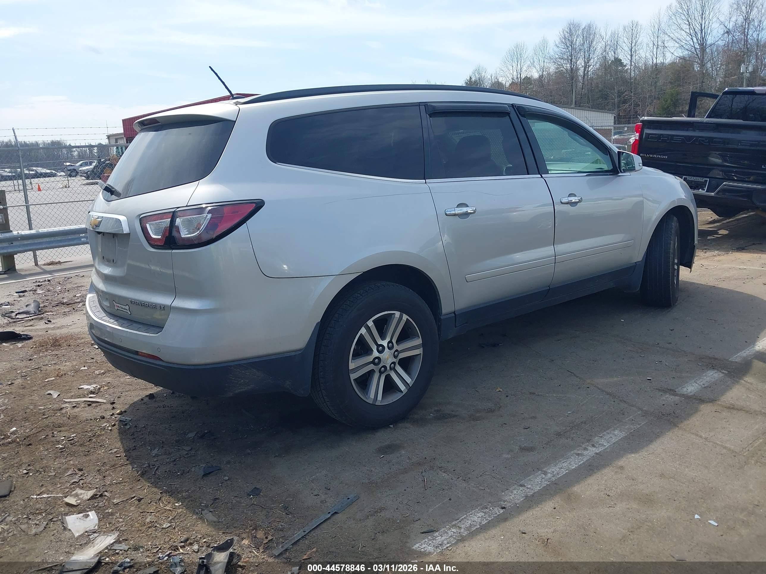 CHEVROLET TRAVERSE image 4