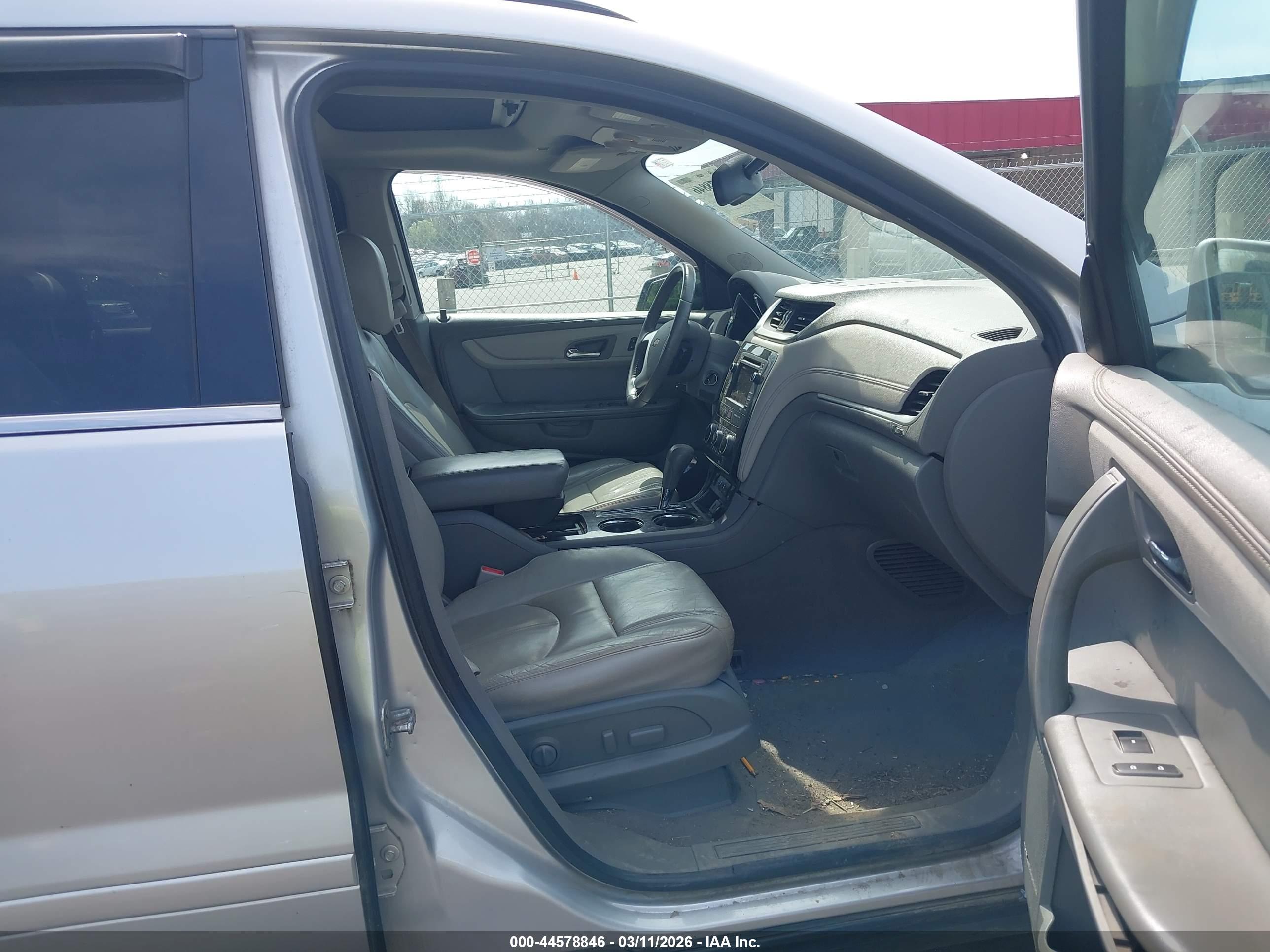 CHEVROLET TRAVERSE image 5