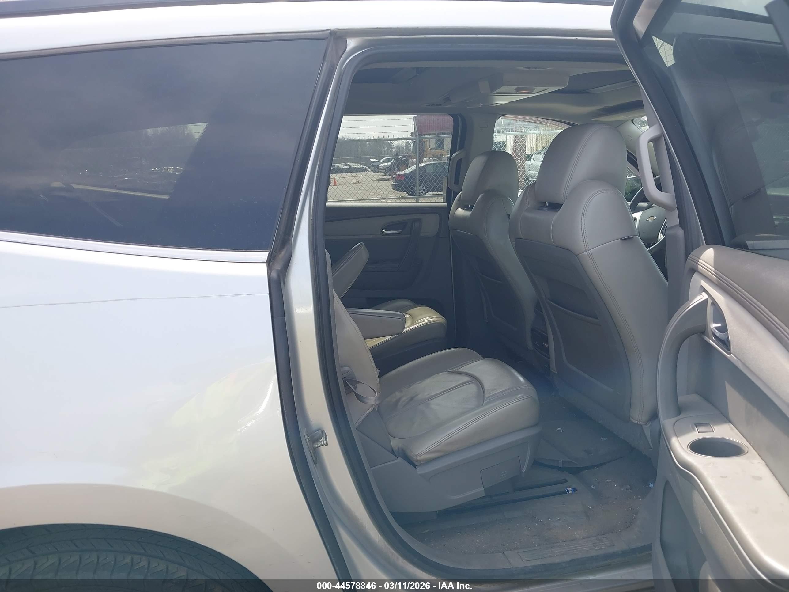 CHEVROLET TRAVERSE image 8