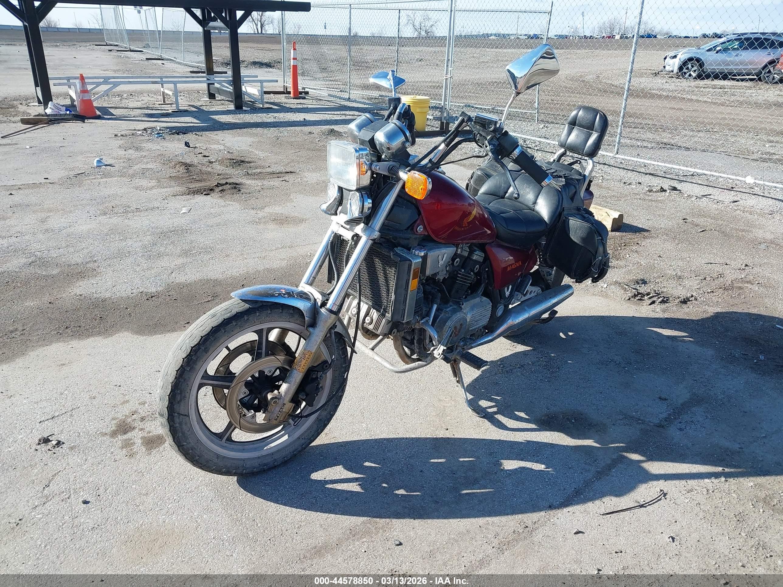 HONDA VF700 image 2