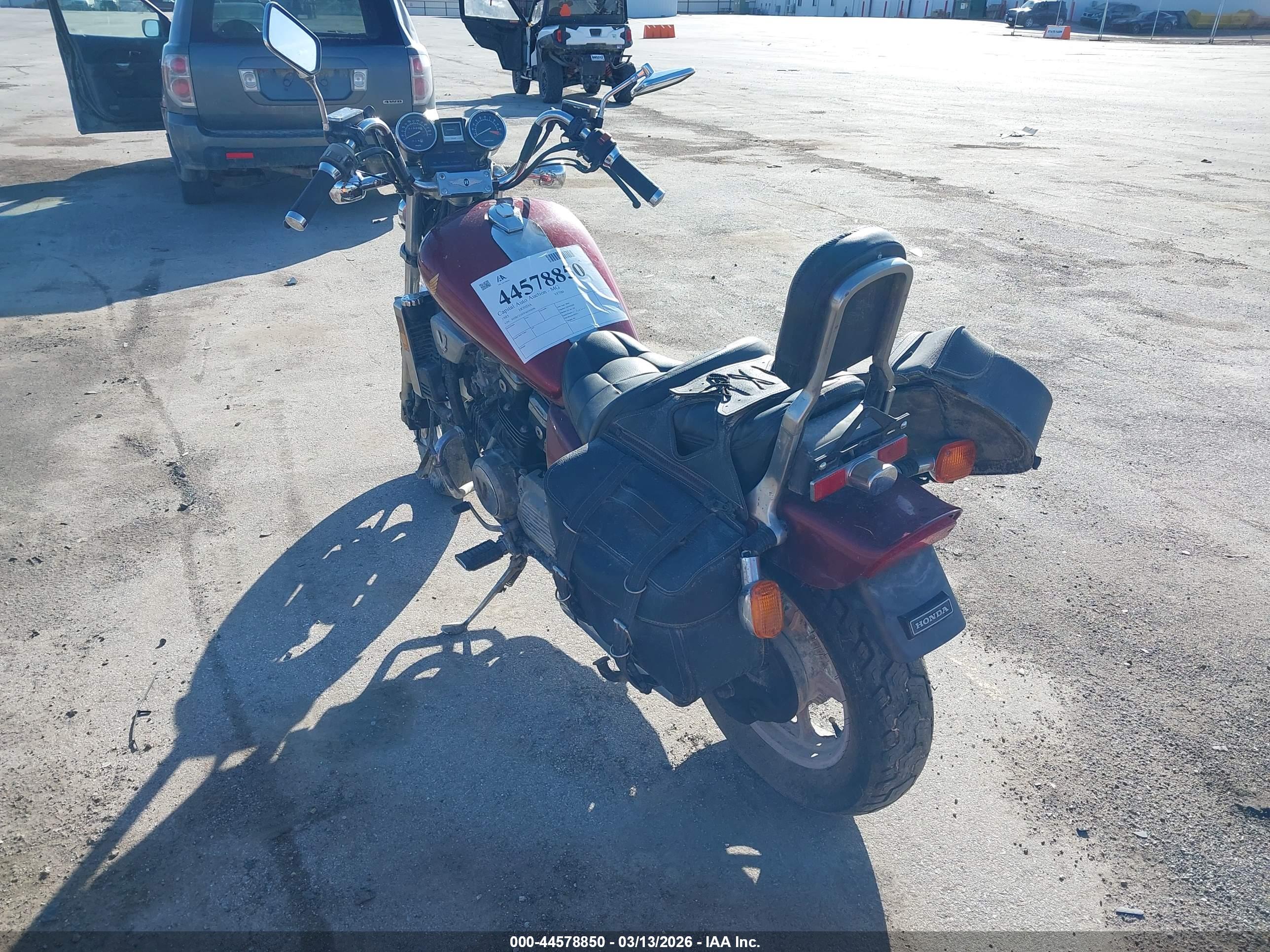 HONDA VF700 image 3