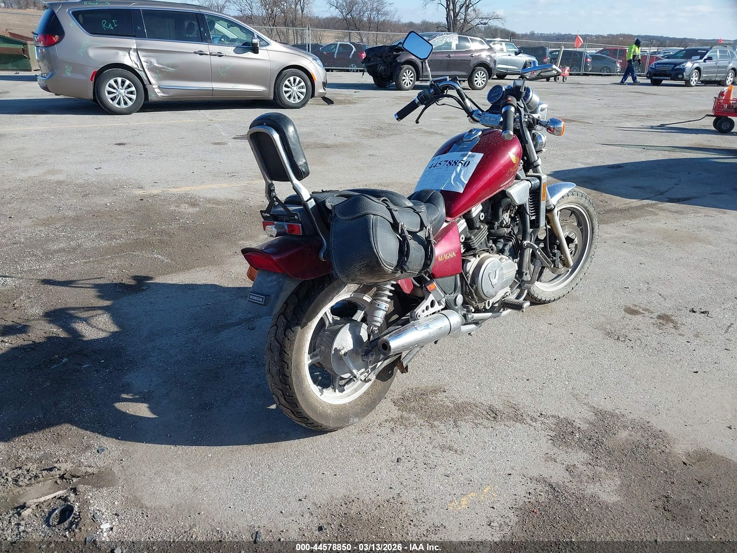 HONDA VF700 image 4