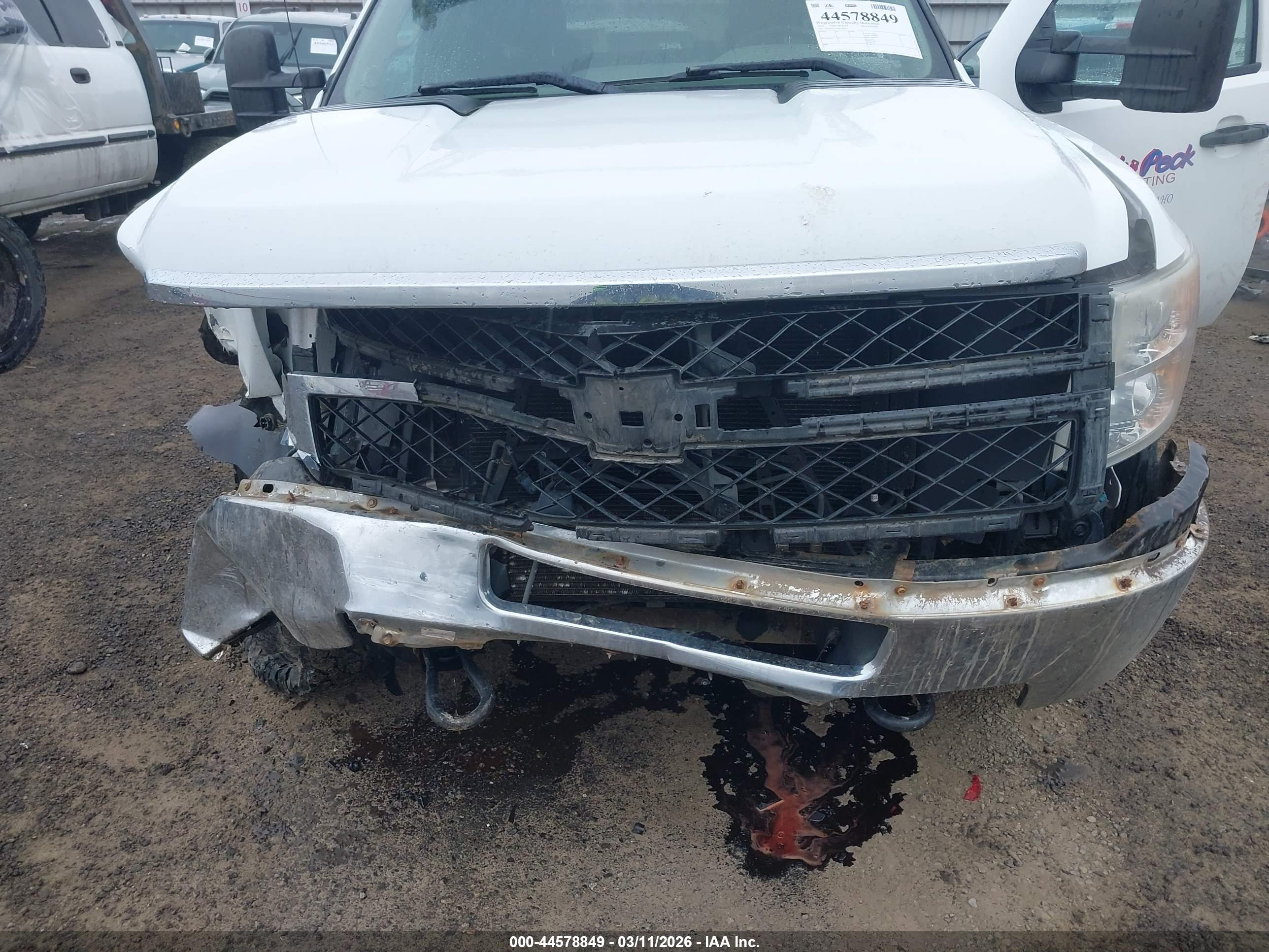 CHEVROLET SILVERADO image 6