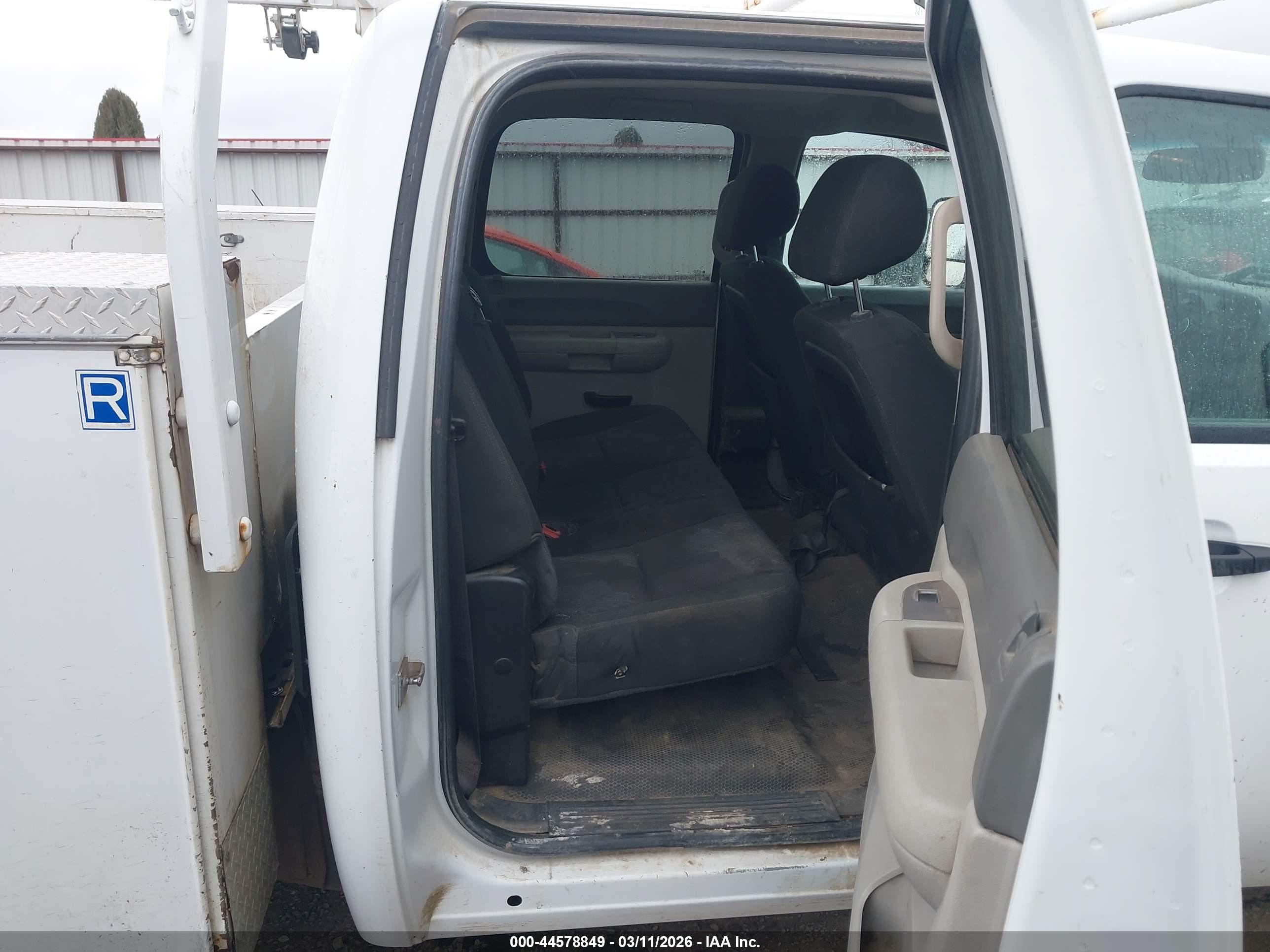 CHEVROLET SILVERADO image 8