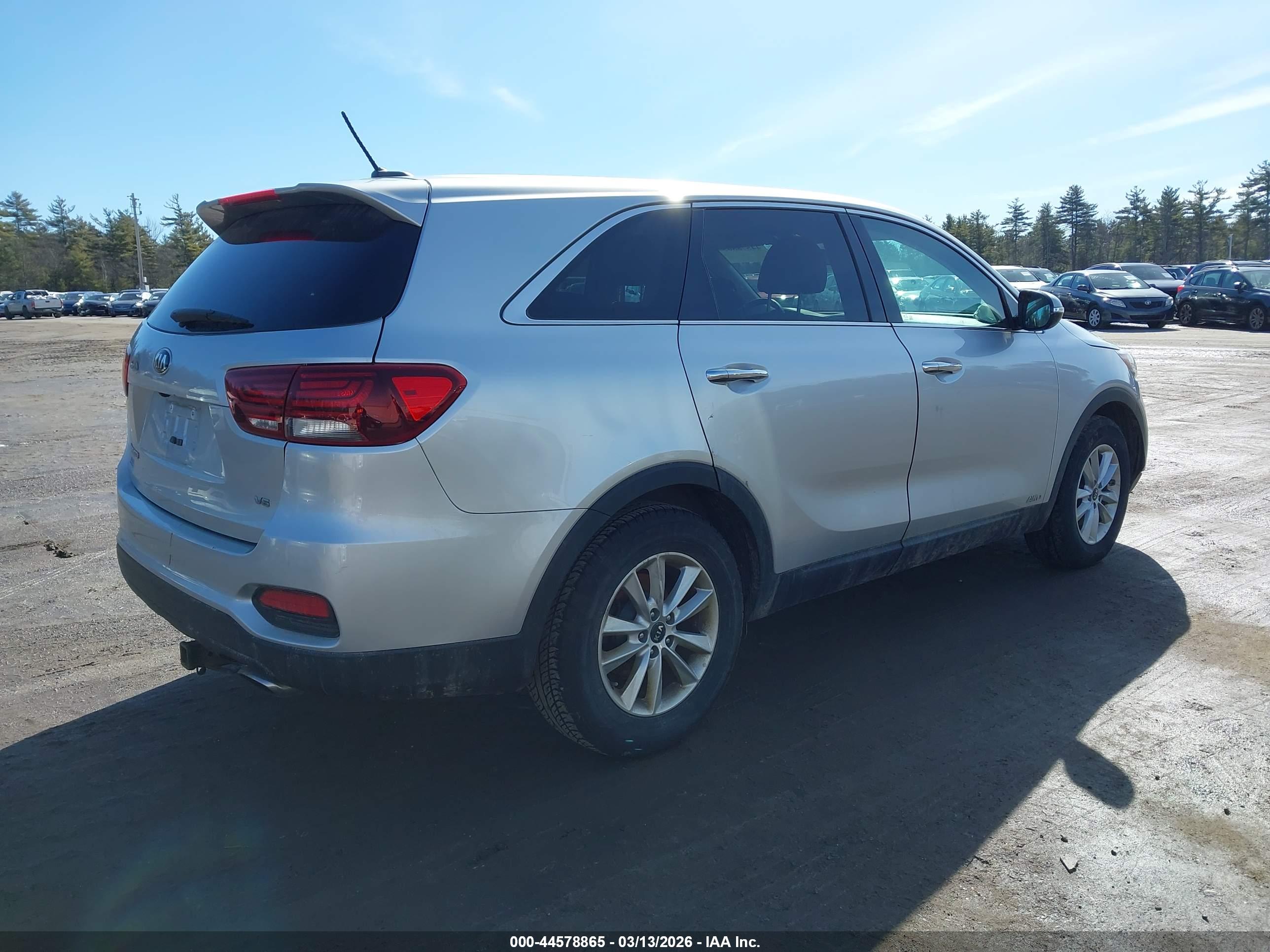 KIA SORENTO image 4