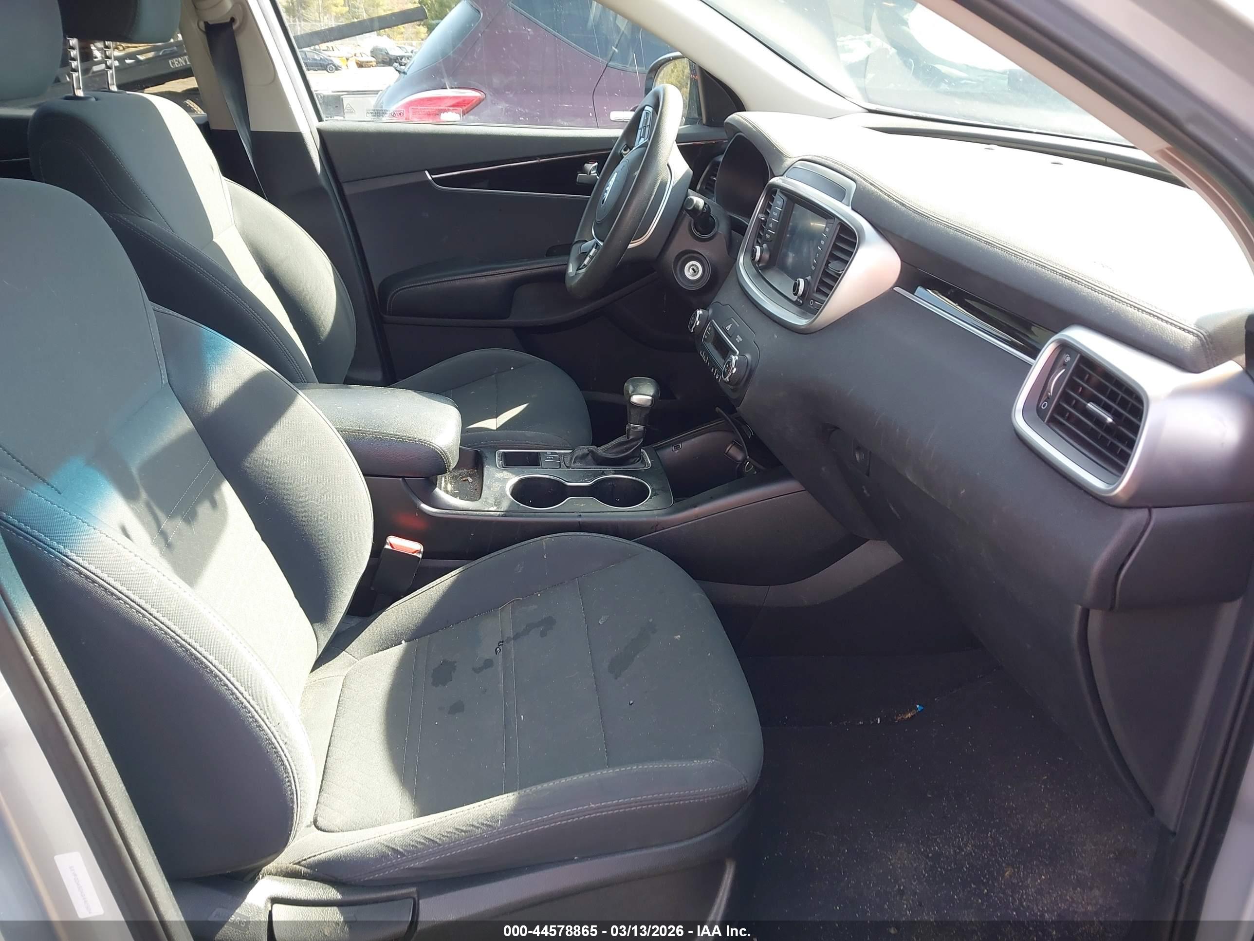 KIA SORENTO image 5