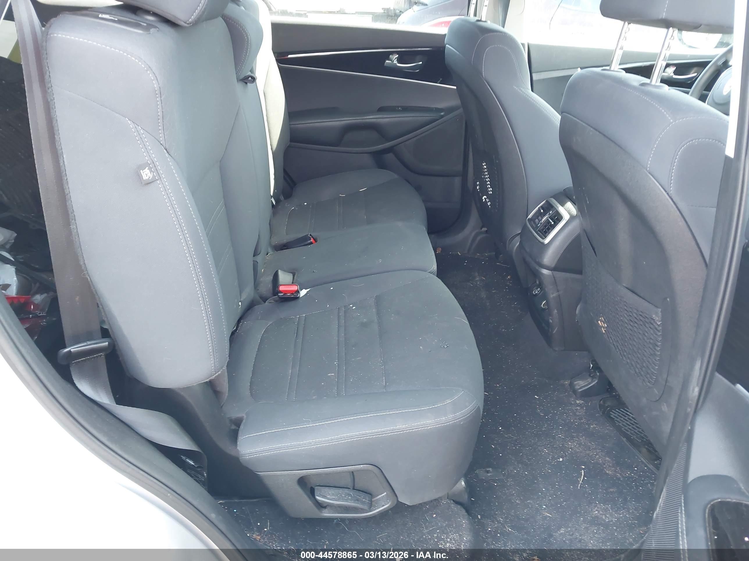KIA SORENTO image 8