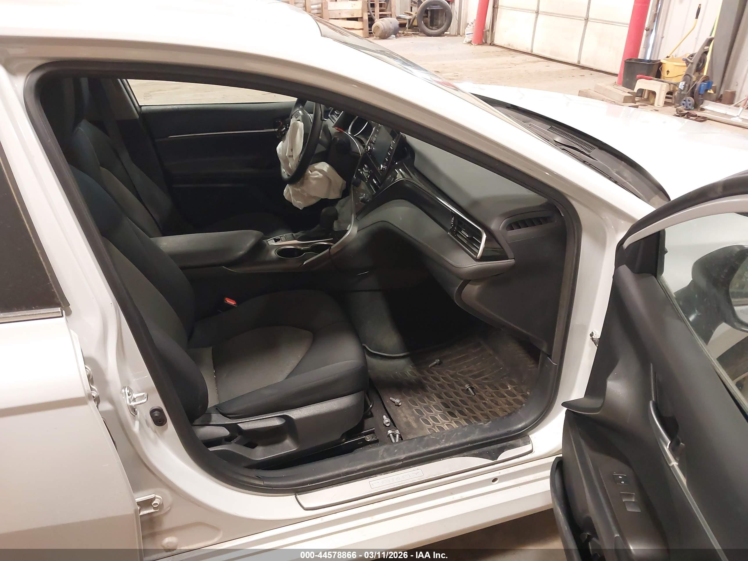 TOYOTA CAMRY image 5