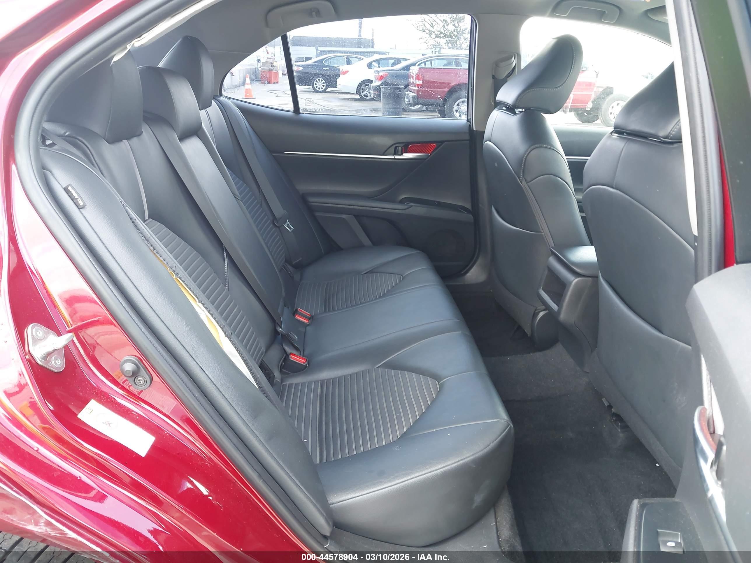 TOYOTA CAMRY image 8