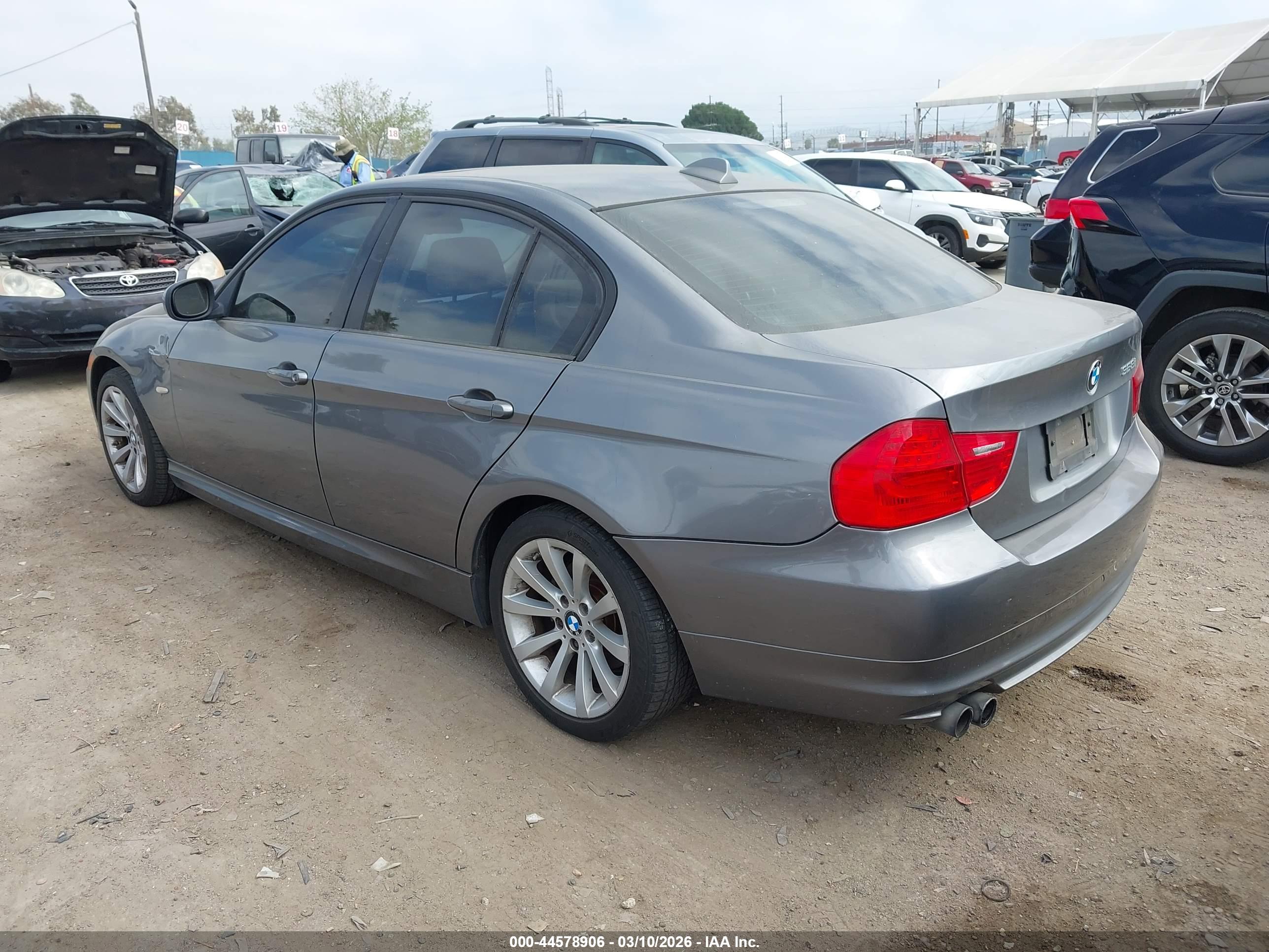 BMW 328I image 3