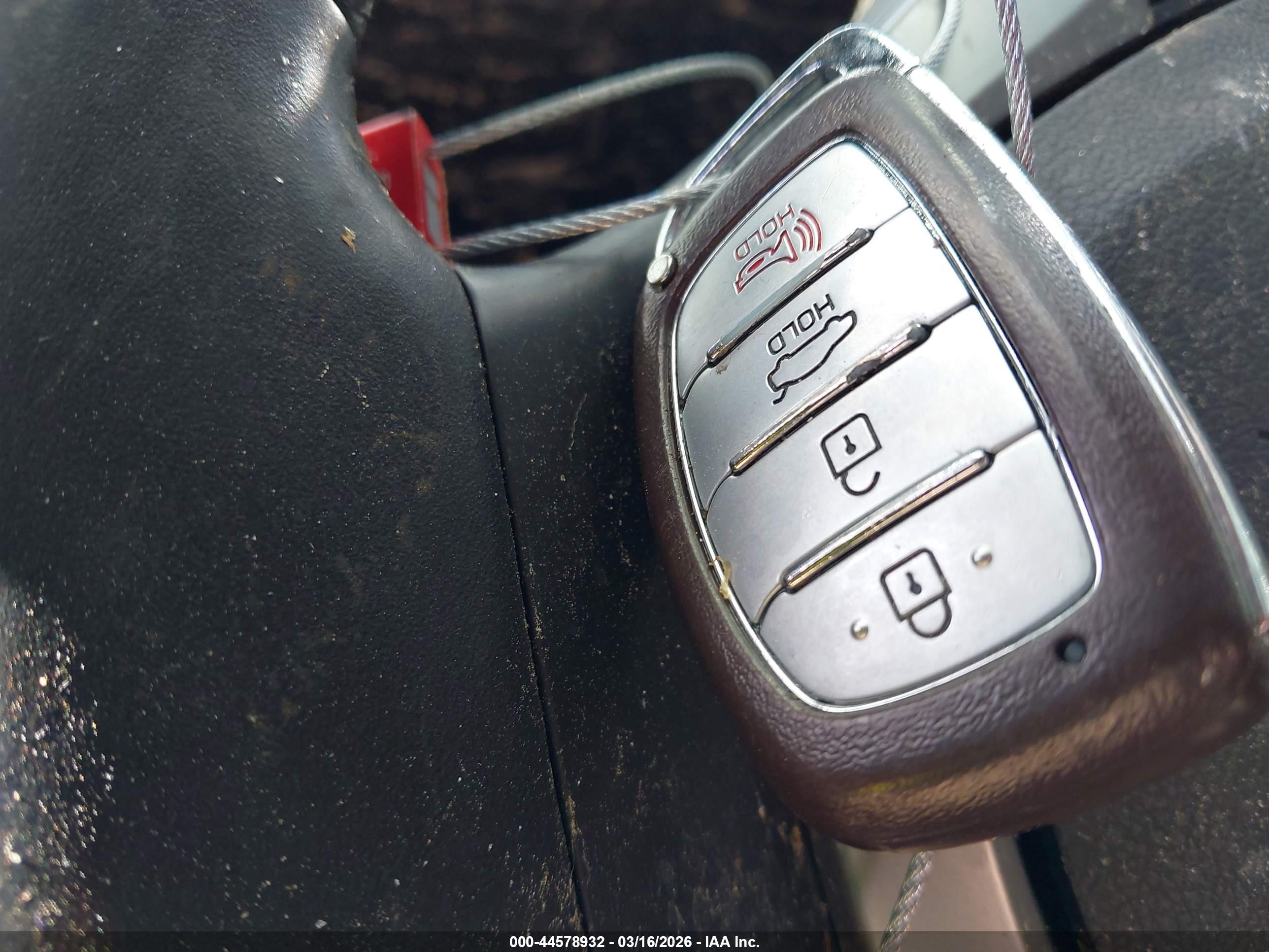 HYUNDAI ELANTRA image 11