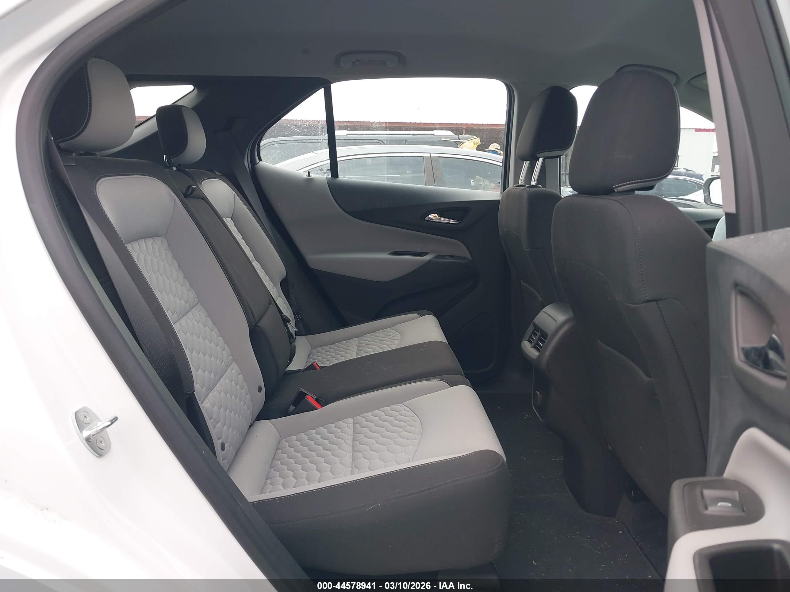 CHEVROLET EQUINOX image 8