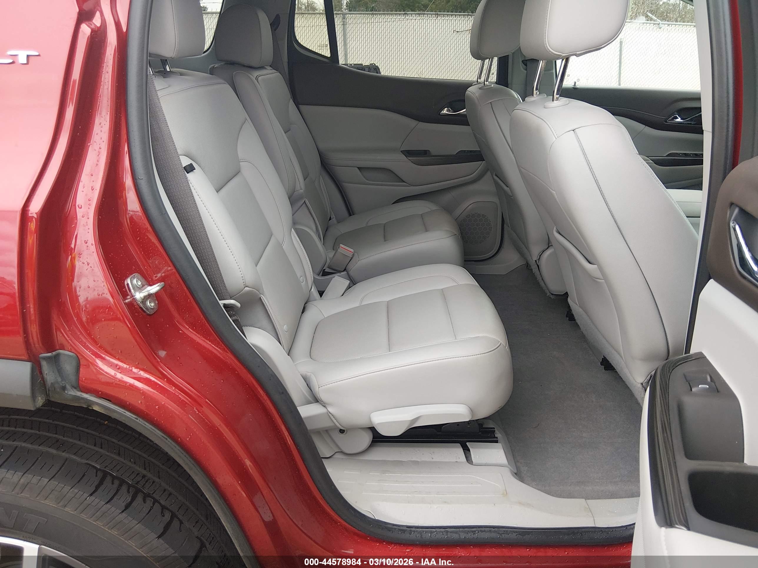 GMC ACADIA image 8