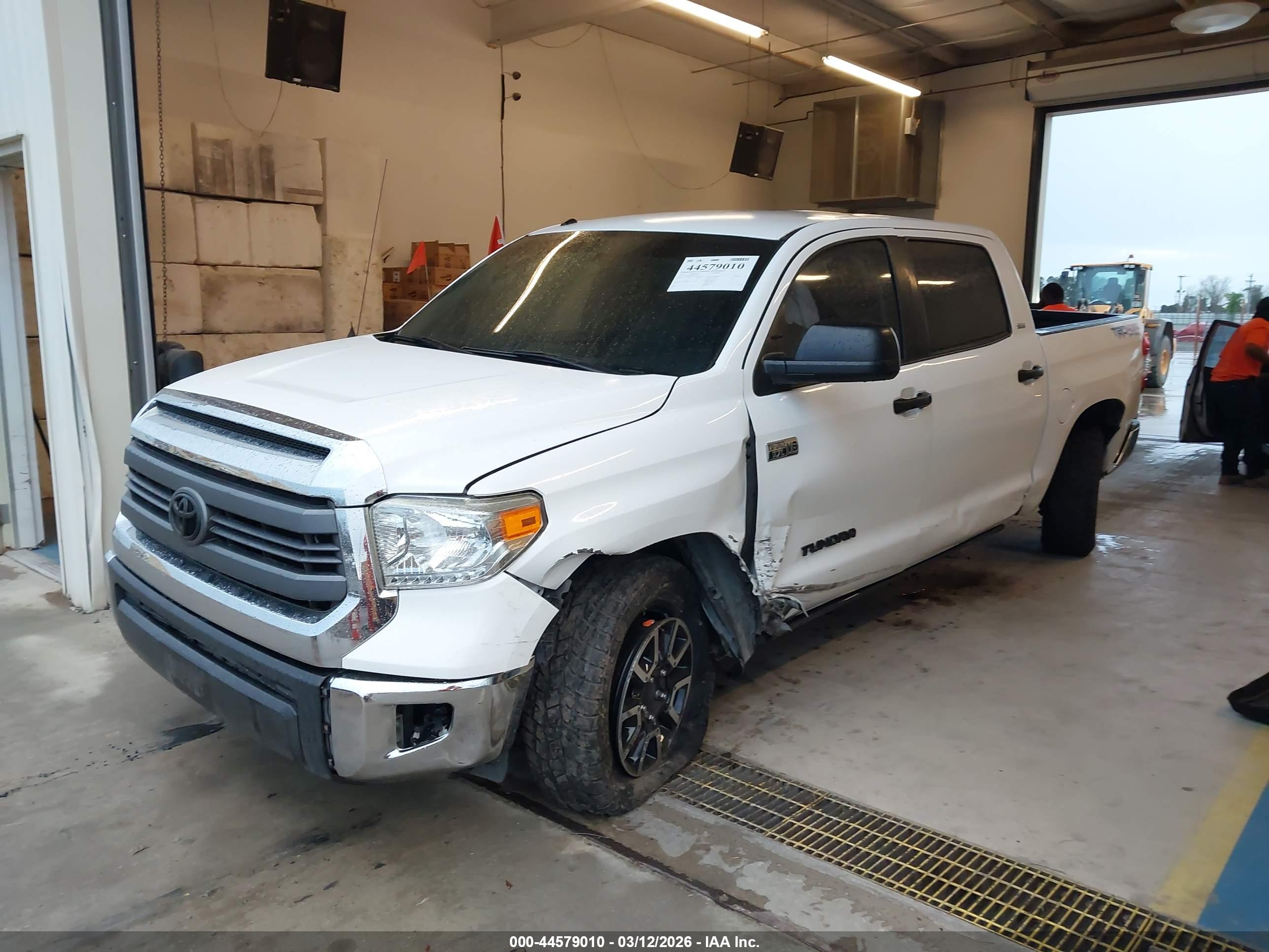 TOYOTA TUNDRA image 2