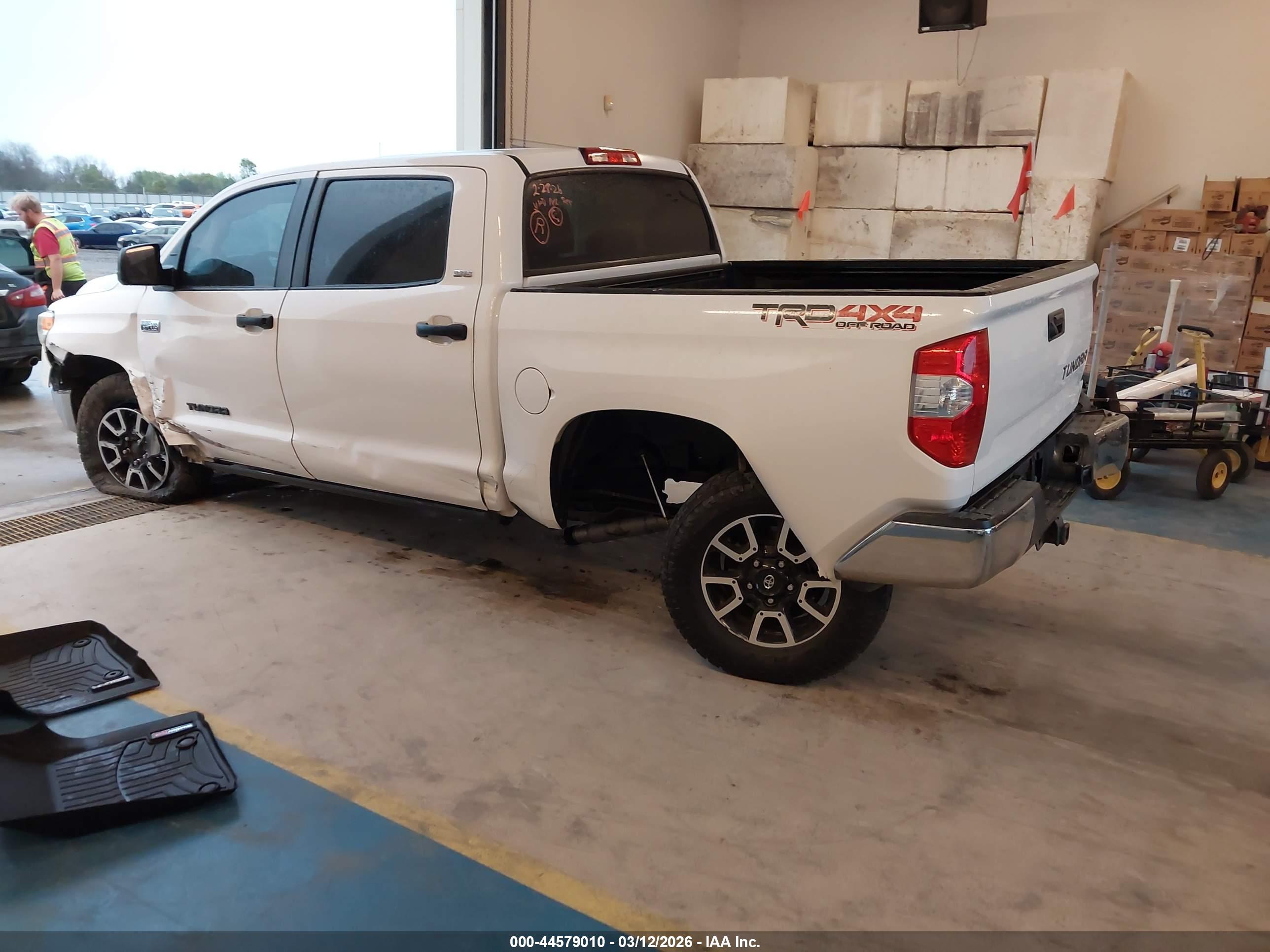 TOYOTA TUNDRA image 3
