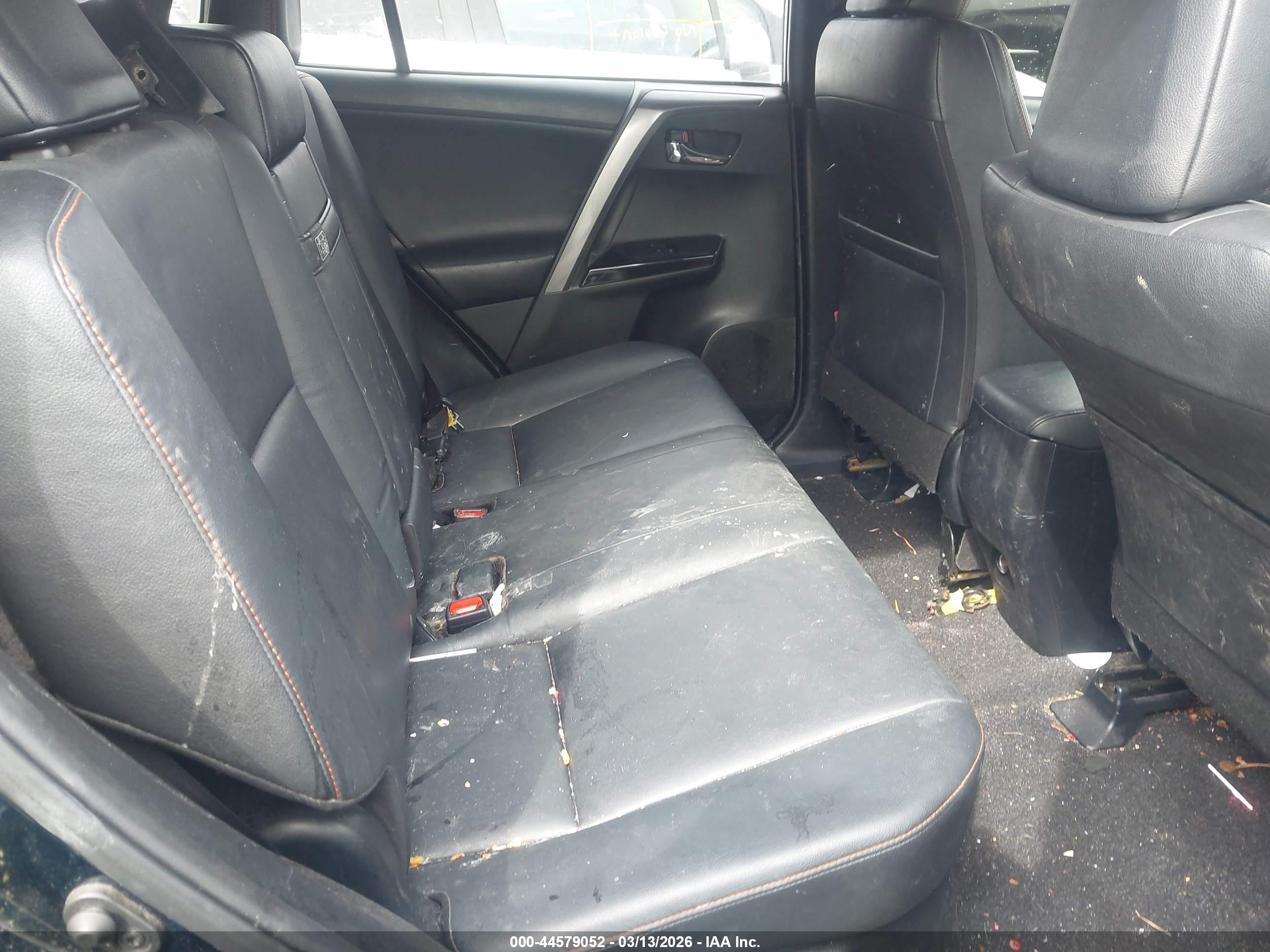 TOYOTA RAV4 image 8