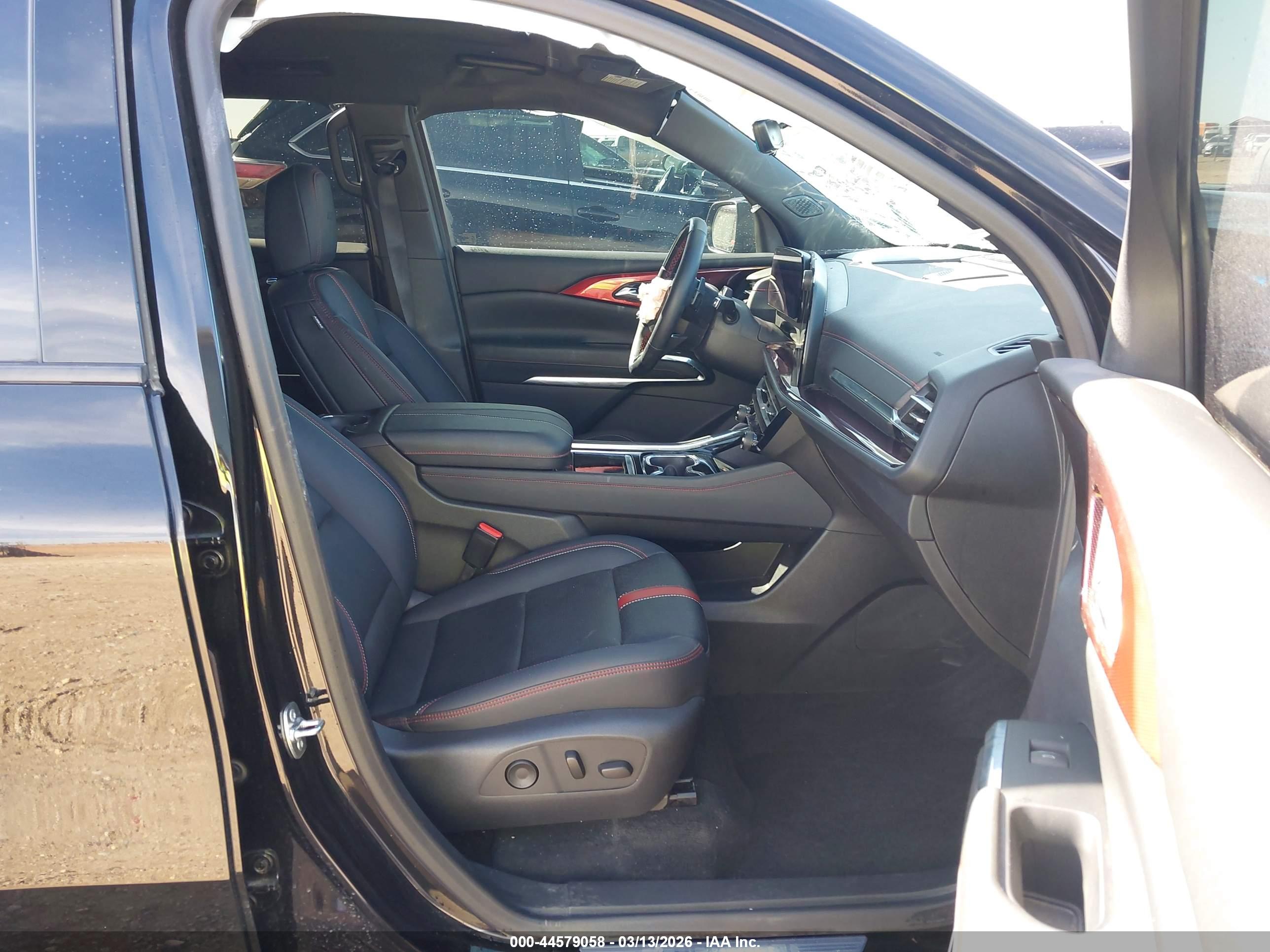 CHEVROLET TRAVERSE image 5