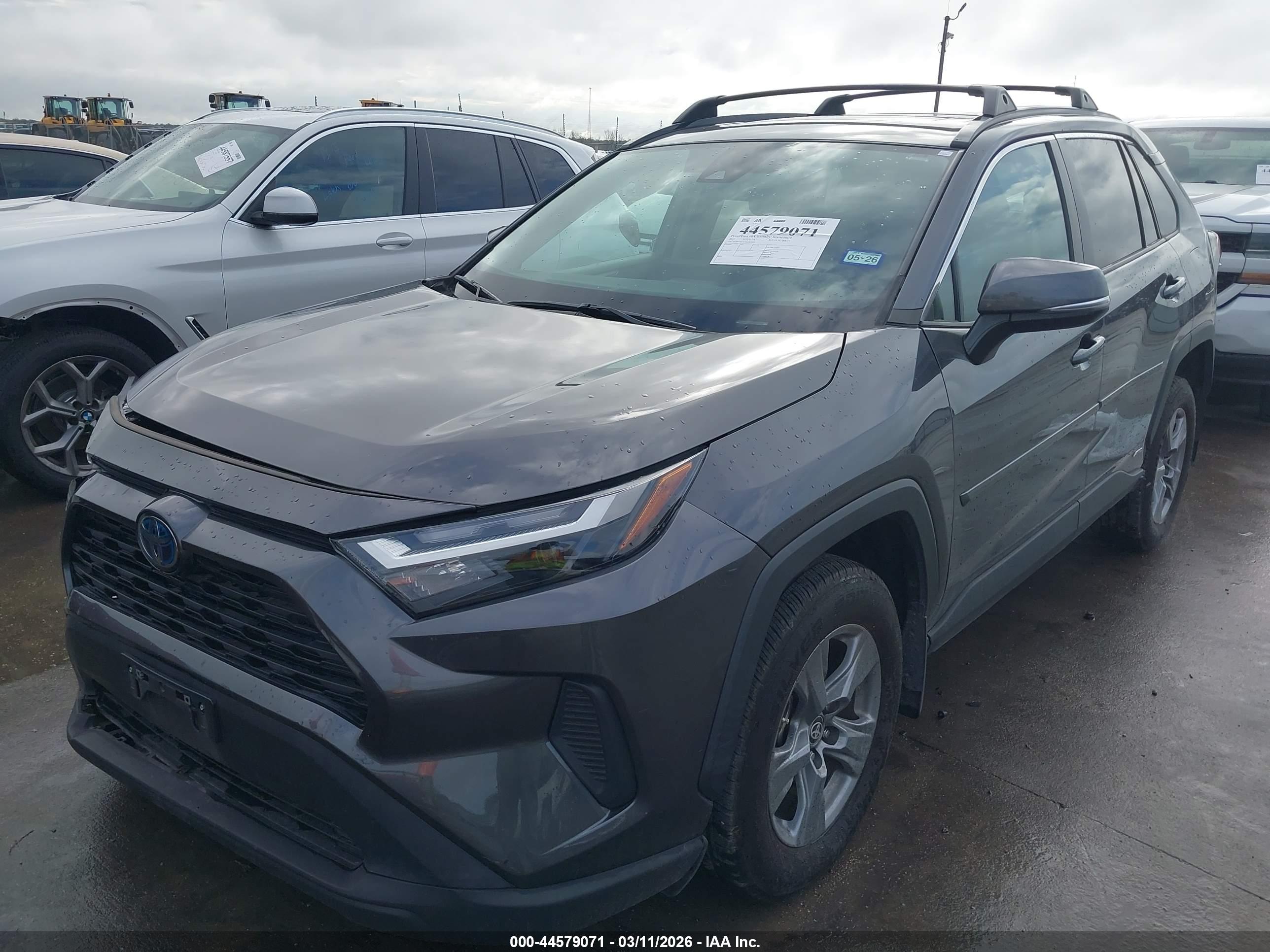 TOYOTA RAV4 image 2