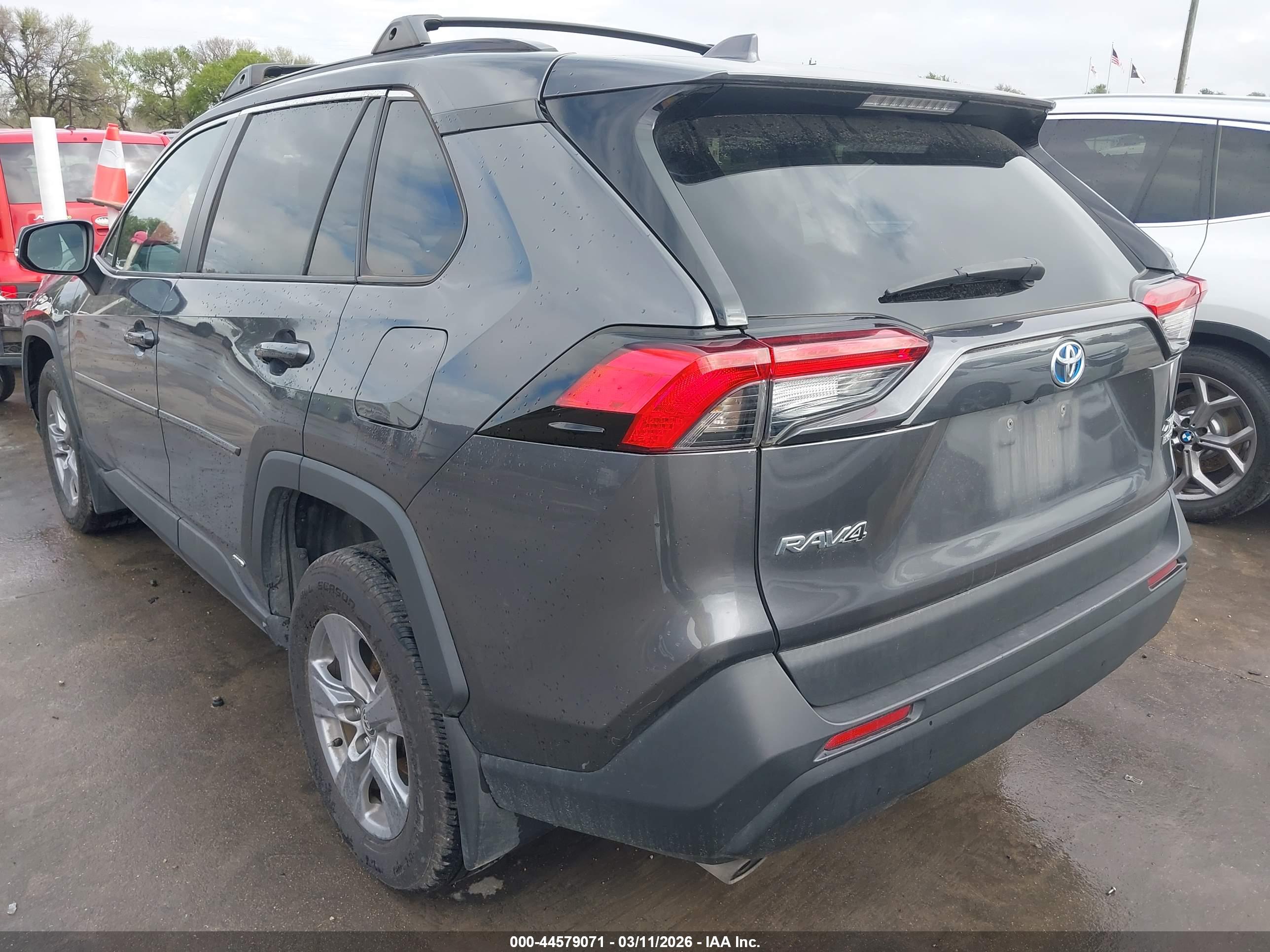 TOYOTA RAV4 image 3