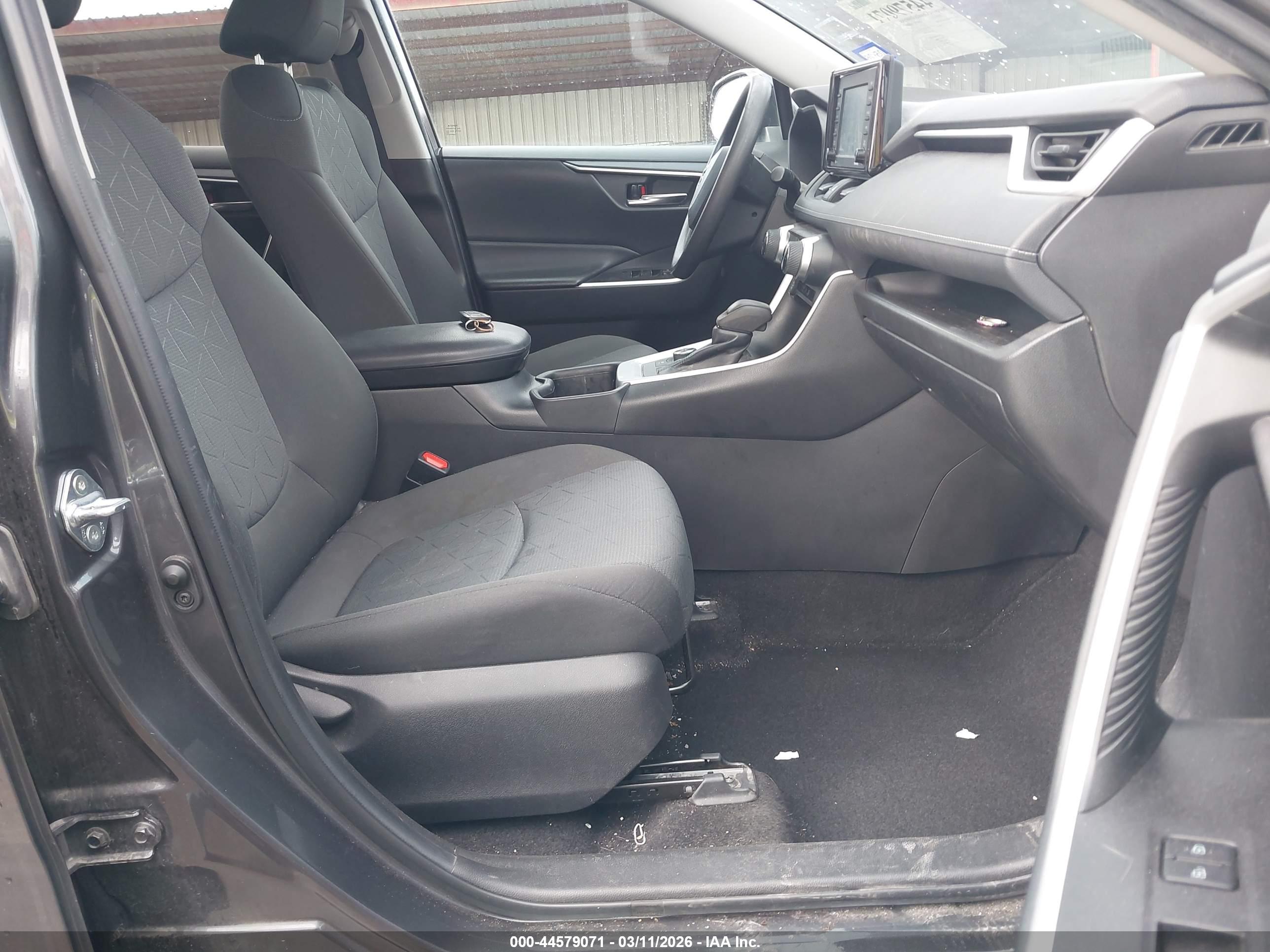 TOYOTA RAV4 image 5