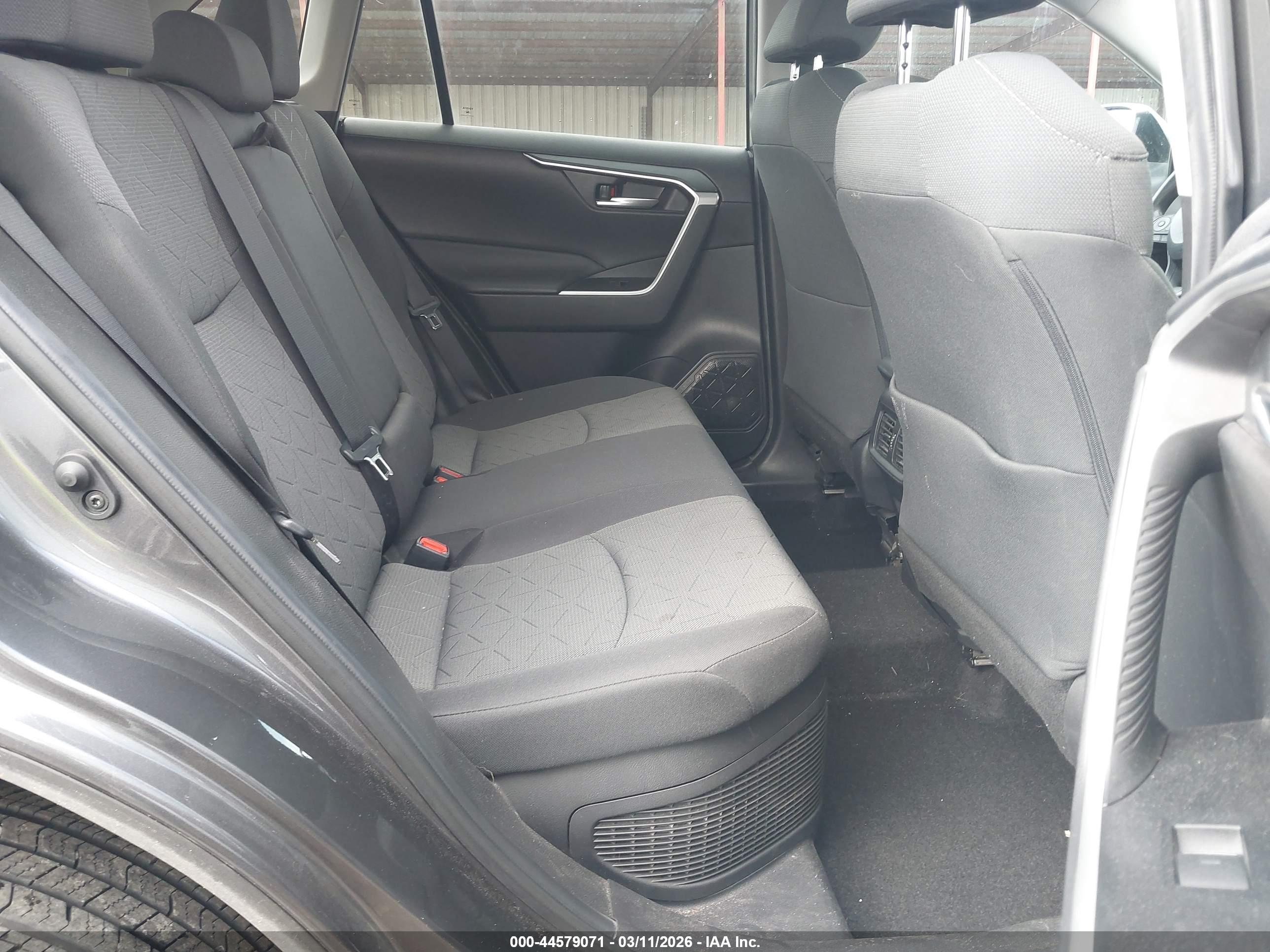 TOYOTA RAV4 image 8