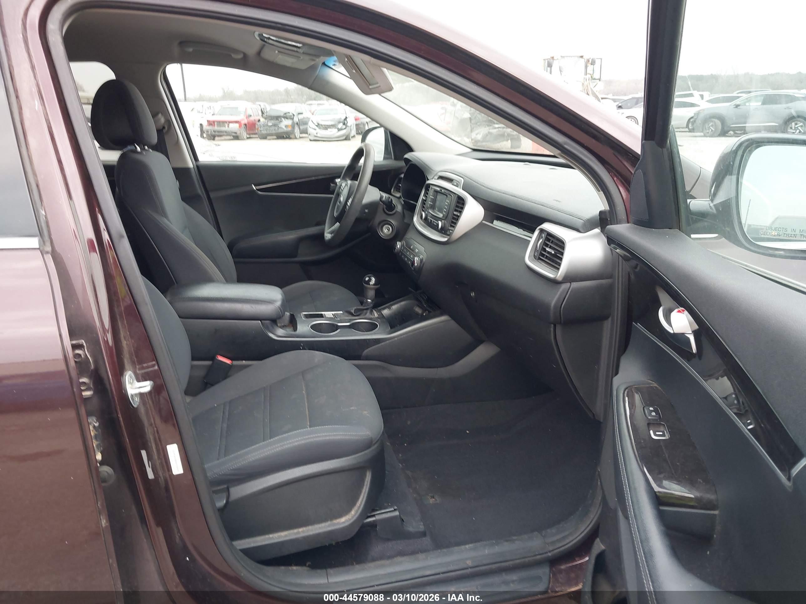 KIA SORENTO image 5